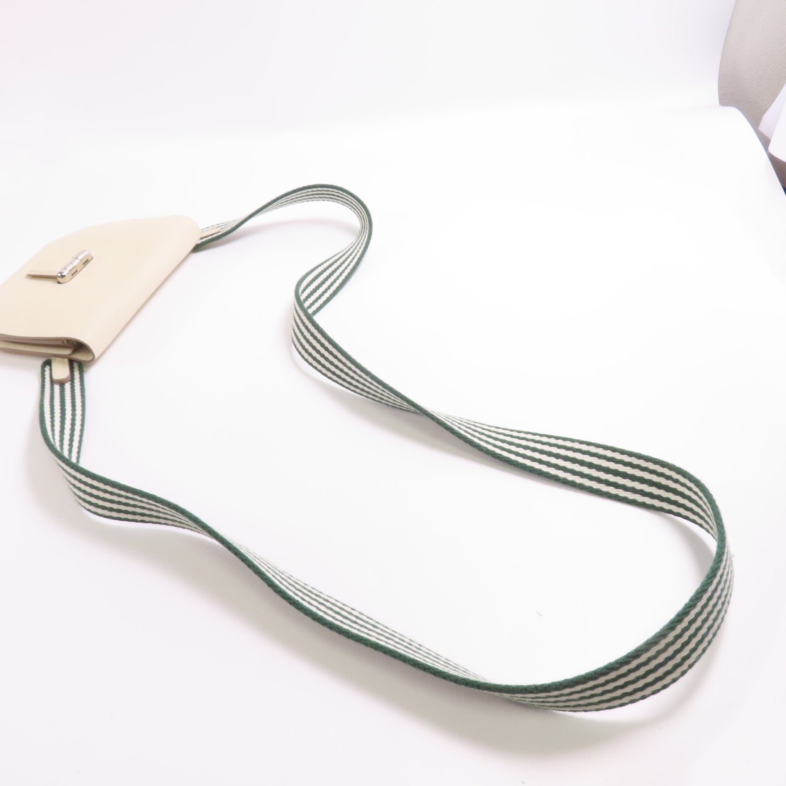 HERMES Swift皮革Mini Convoyeur銀扣肩背袋