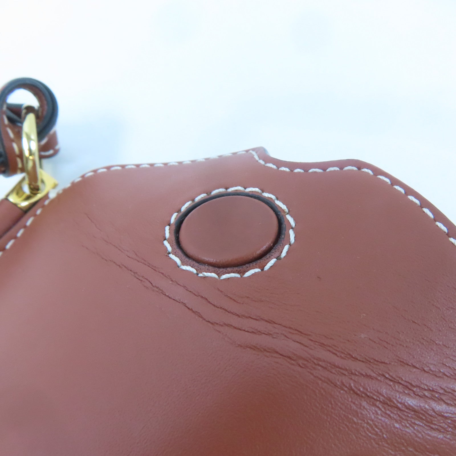LOEWE 【激減優惠】牛皮皮革Gate Pocket Phone Bag金扣肩背袋啡色