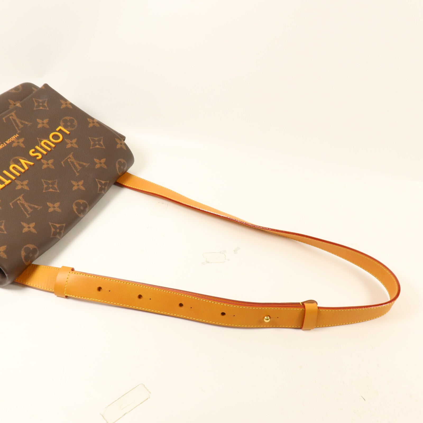 LOUIS VUITTON Monogram Take Out Messenger肩背袋