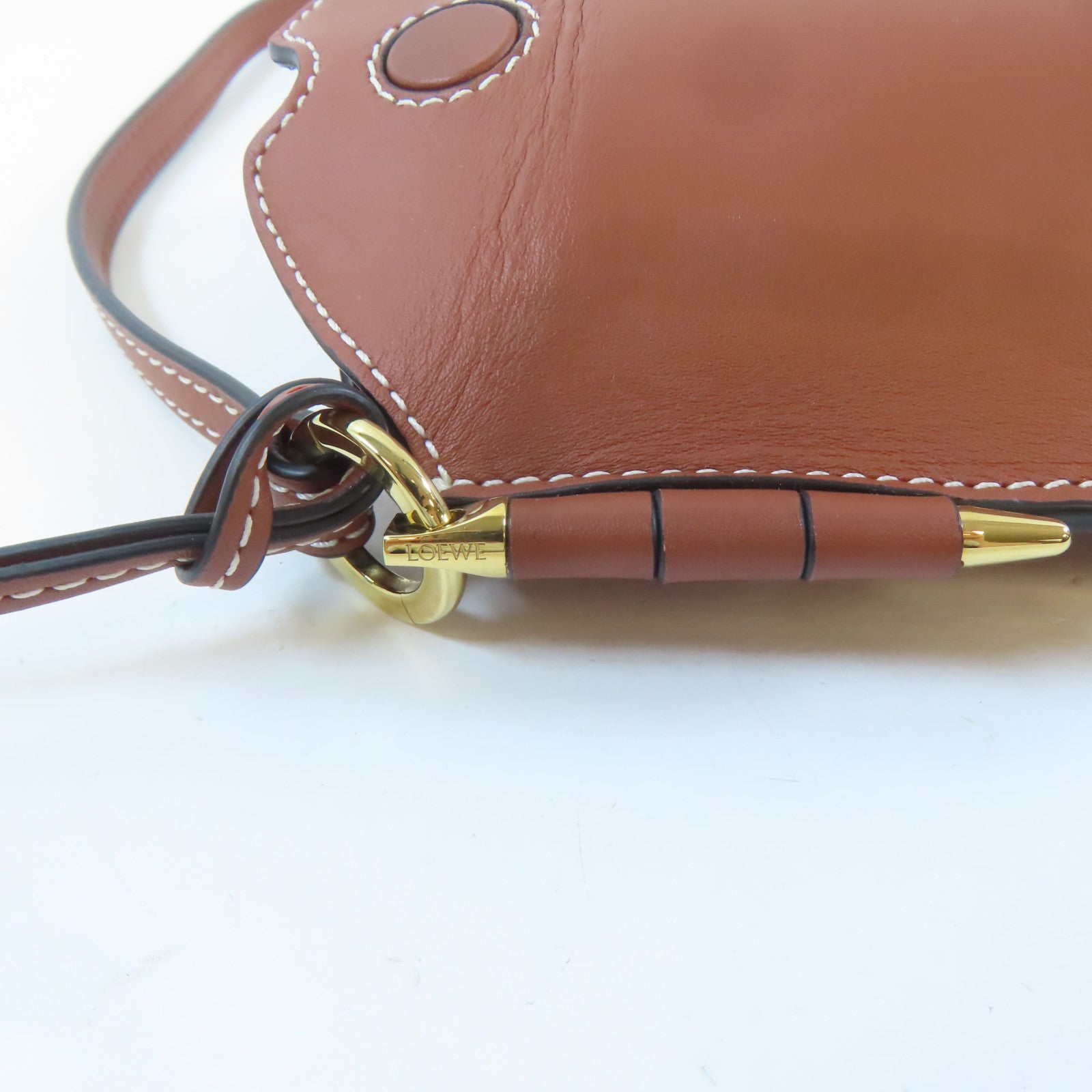 LOEWE 【激減優惠】牛皮皮革Gate Pocket Phone Bag金扣肩背袋啡