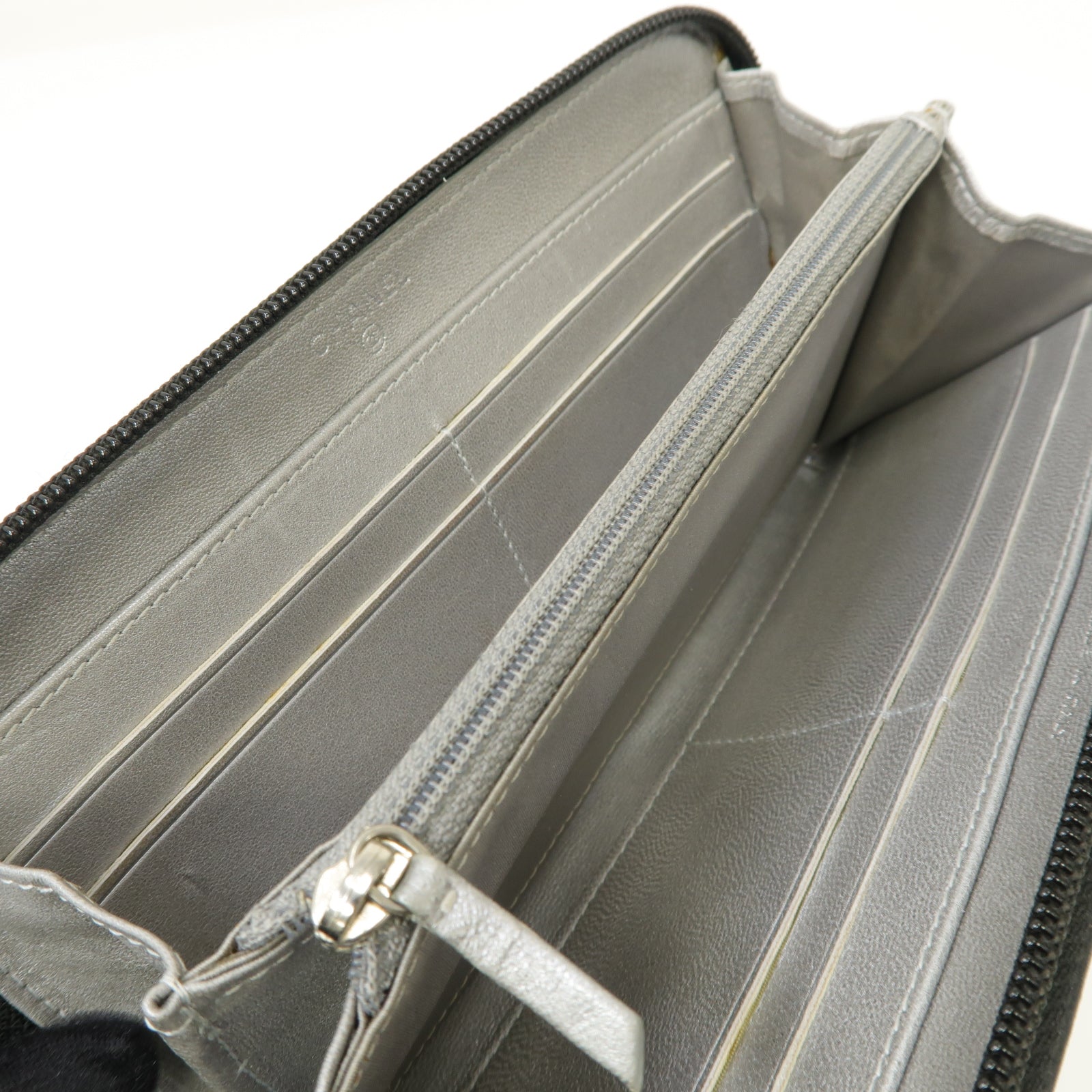 CHANEL 【激減優惠】羊皮皮革Zipped Long Wallet銀扣長錢包銀色