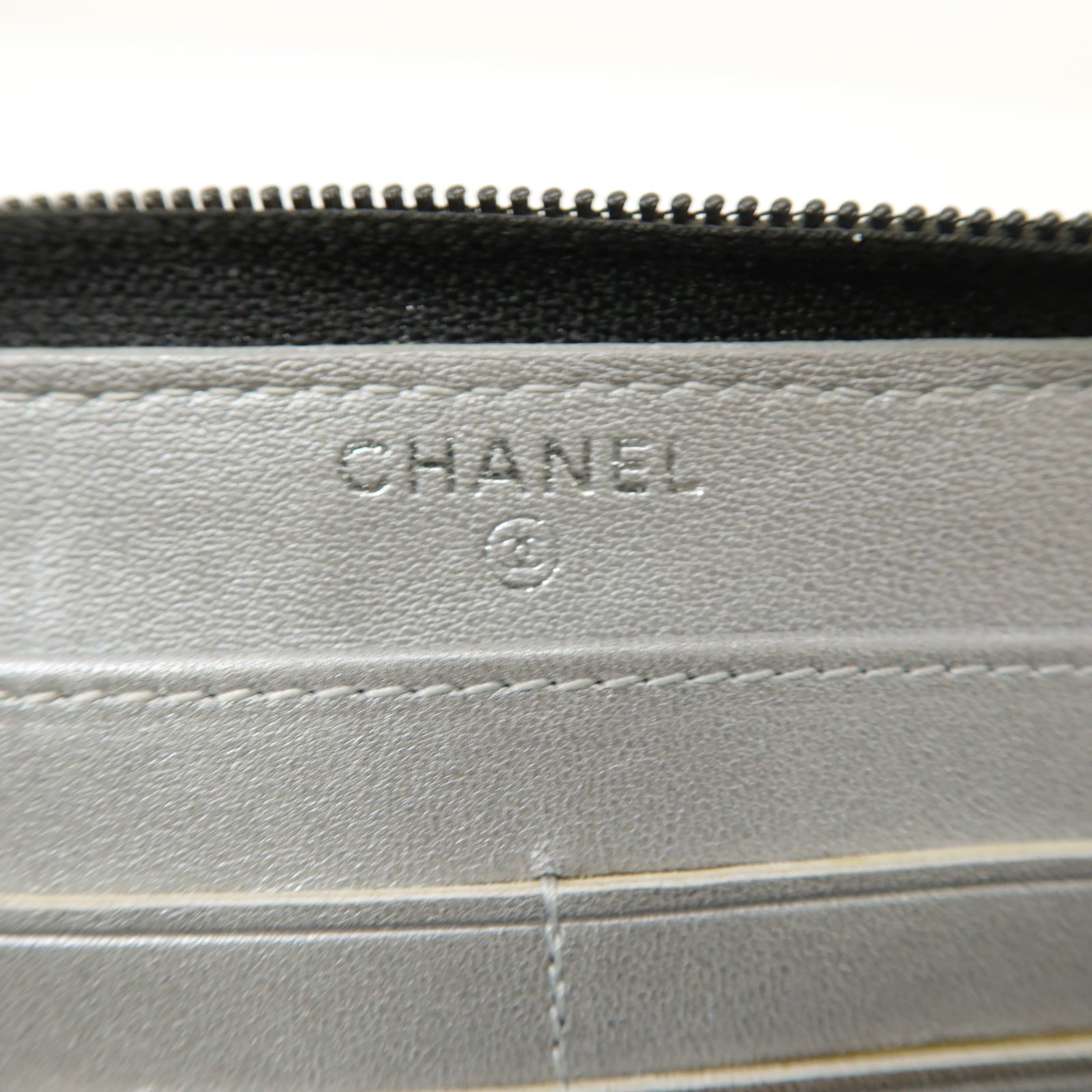 CHANEL 【激減優惠】羊皮皮革Zipped Long Wallet銀扣長錢包銀色