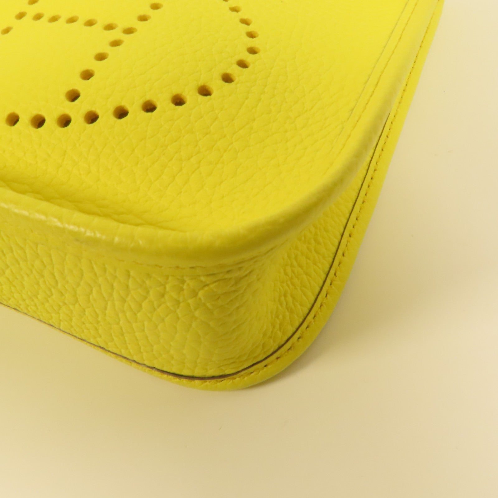 HERMES Clemence皮革Evelyne TPM銀扣肩背袋Limoncello