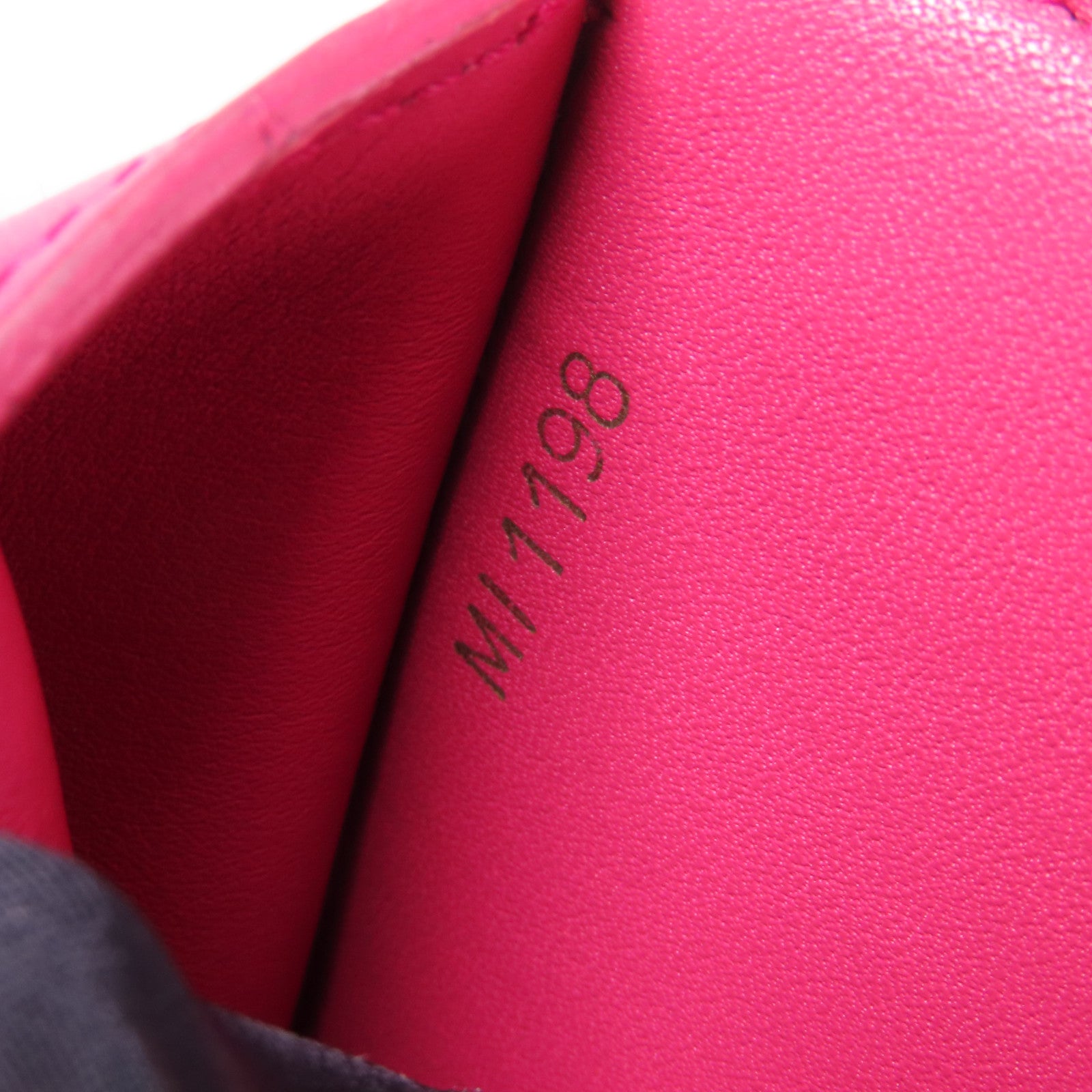LOUIS VUITTON Taurillon Capucines Compact Trifold Wallet金扣錢包