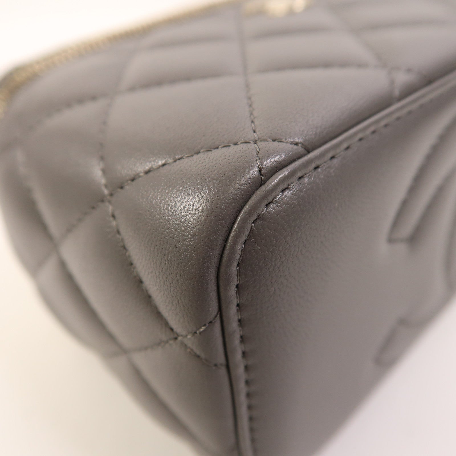 CHANEL 羊皮皮革Vanity Case金扣鏈帶手挽肩背兩用袋