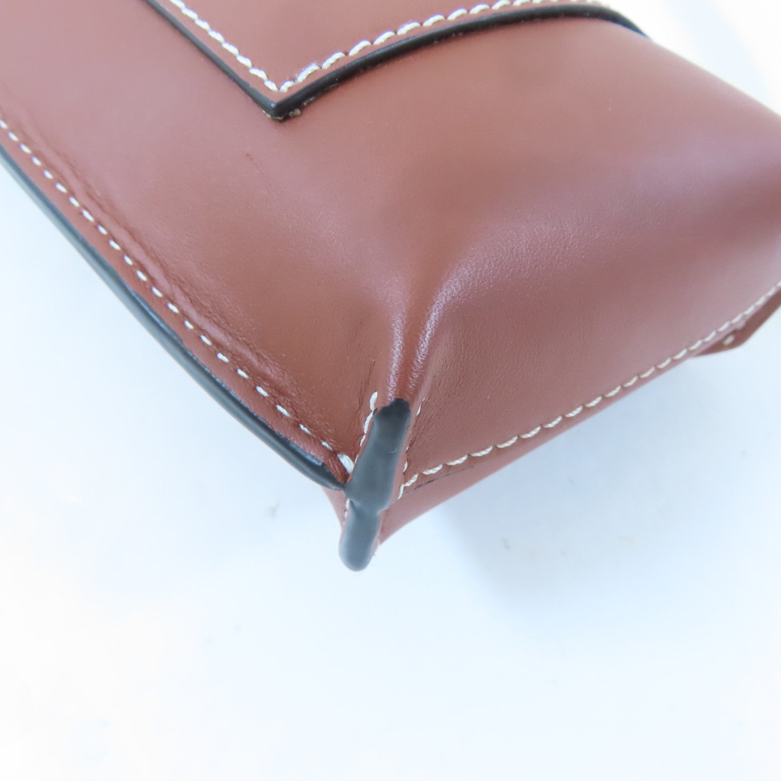 LOEWE 【激減優惠】牛皮皮革Gate Pocket Phone Bag金扣肩背袋啡色