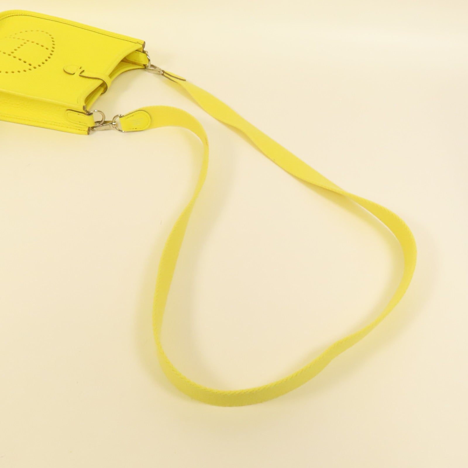 HERMES Clemence皮革Evelyne TPM銀扣肩背袋Limoncello