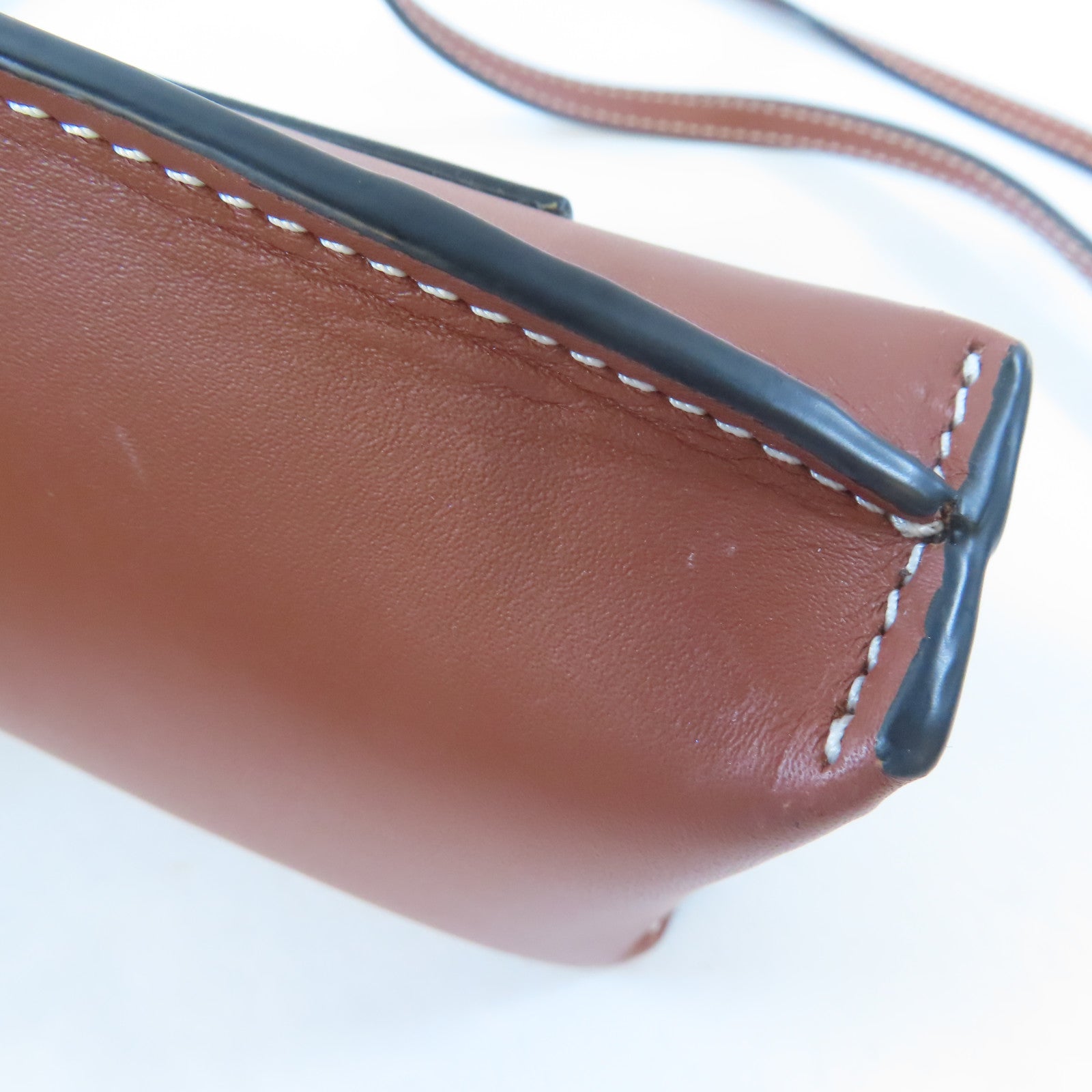LOEWE 【激減優惠】牛皮皮革Gate Pocket Phone Bag金扣肩背袋啡色