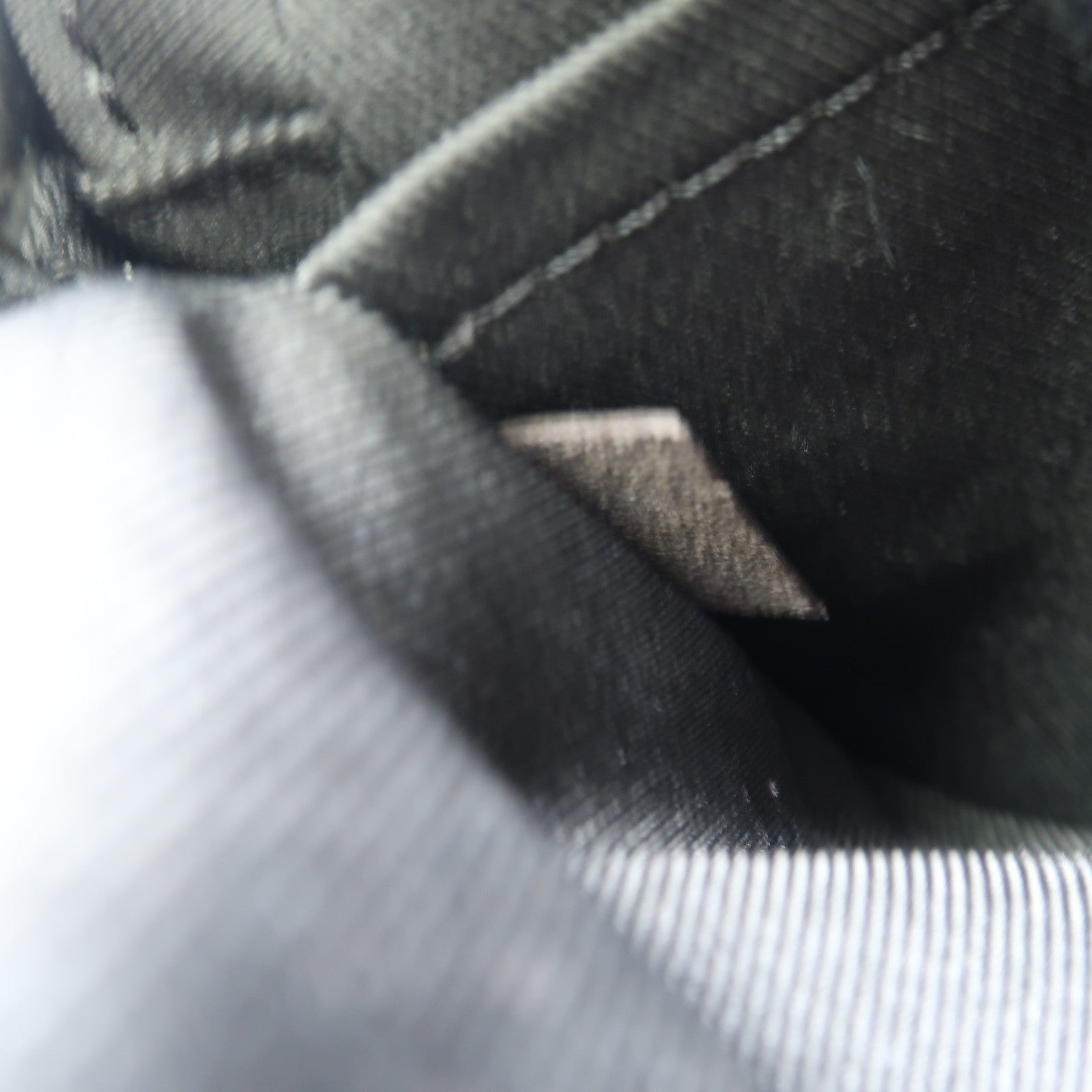 LOUIS VUITTON Damier Amazon Chapman Limited Edition銀扣肩背袋