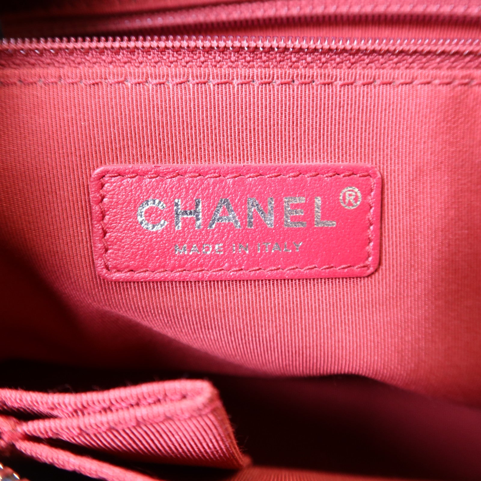 CHANEL 牛皮皮革Gabrielle Medium鏈帶肩背袋