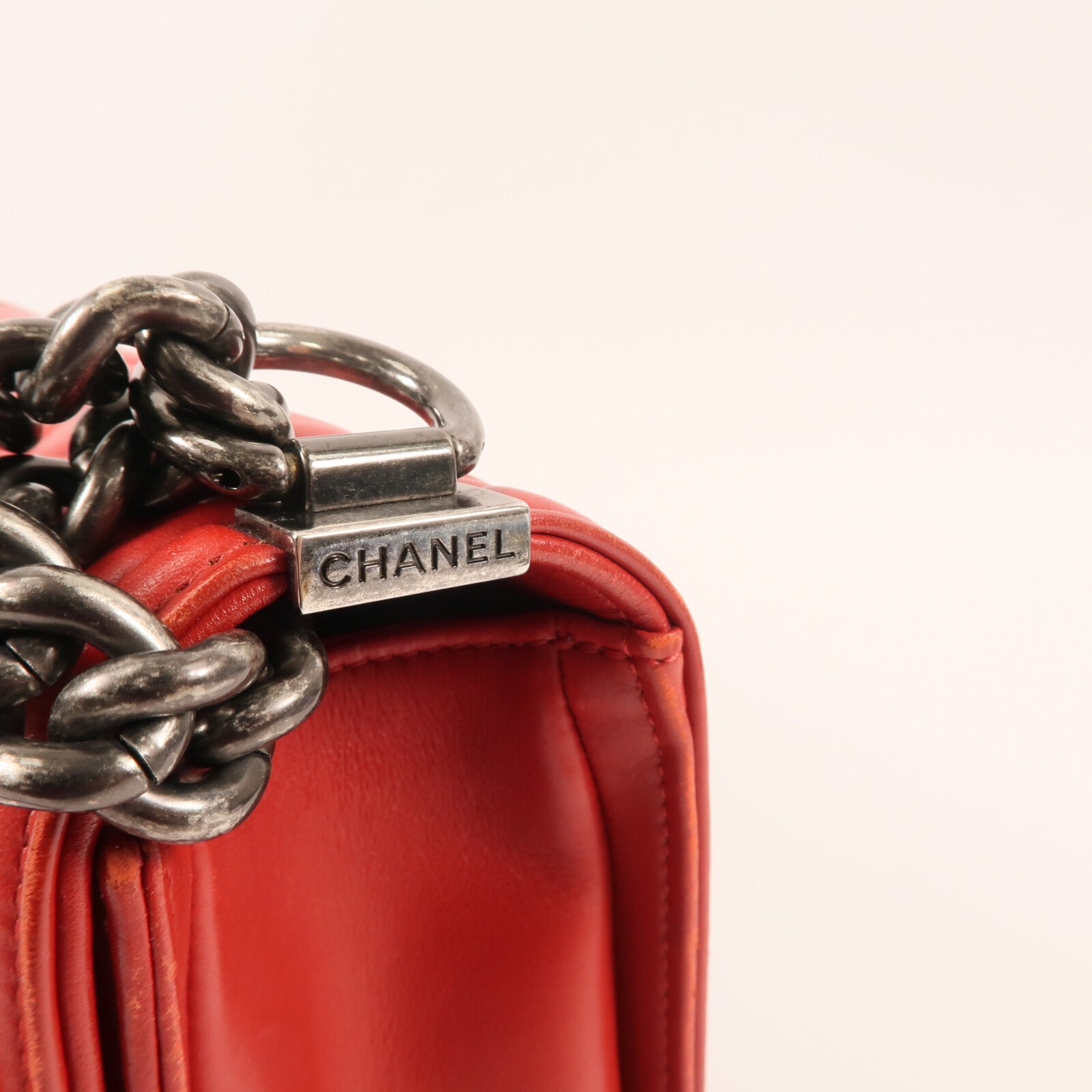 CHANEL 牛皮皮革Boy 25銀扣鏈帶肩背袋