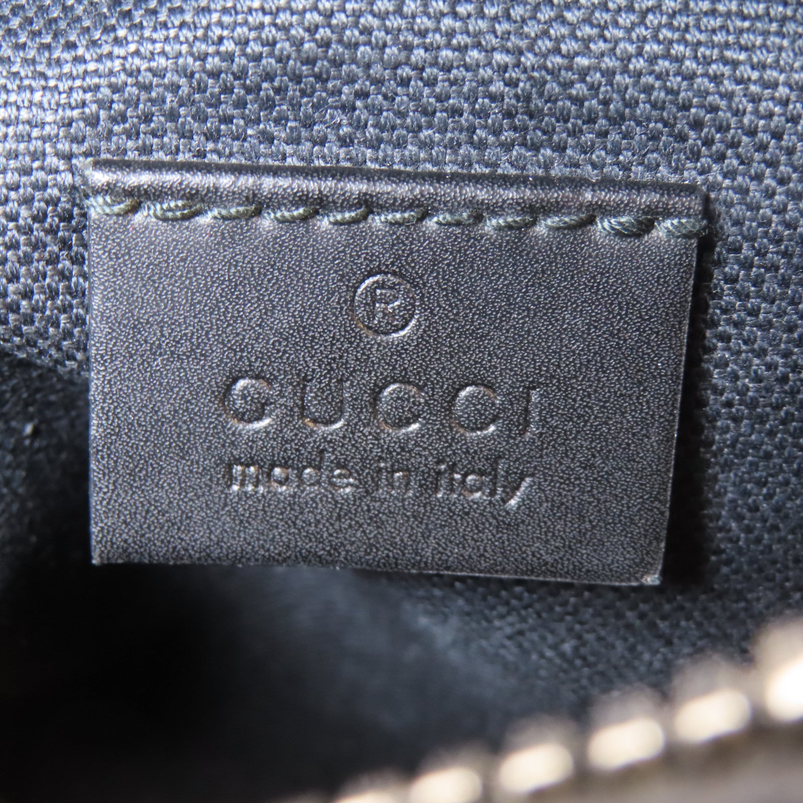 GUCCI 塗層帆布GG Supreme銀扣肩背袋黑色/灰色