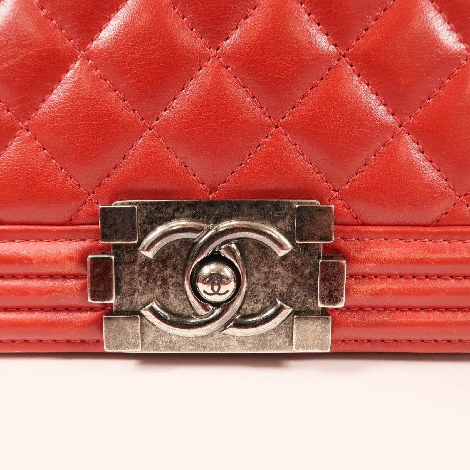 CHANEL 牛皮皮革Boy 25銀扣鏈帶肩背袋