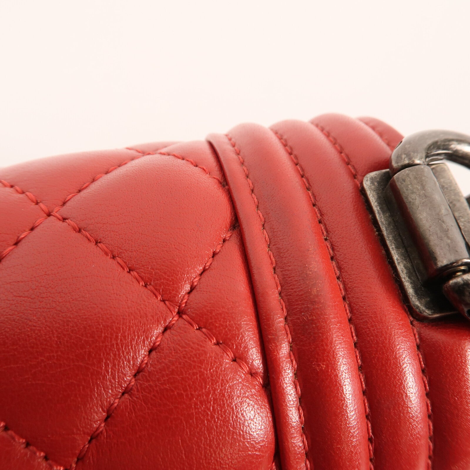 CHANEL 牛皮皮革Boy 25銀扣鏈帶肩背袋