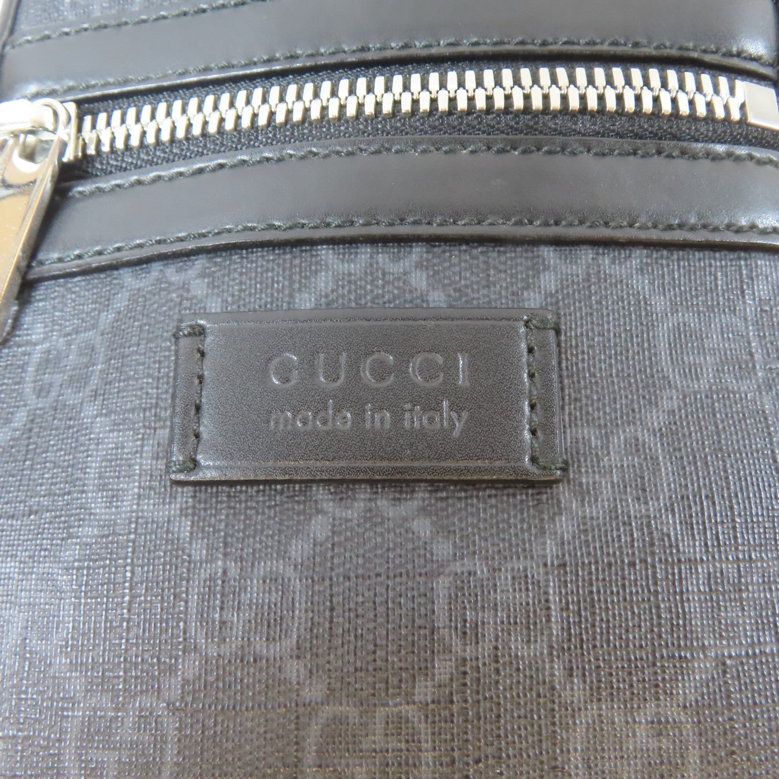 GUCCI 塗層帆布GG Supreme銀扣肩背袋黑色/灰色