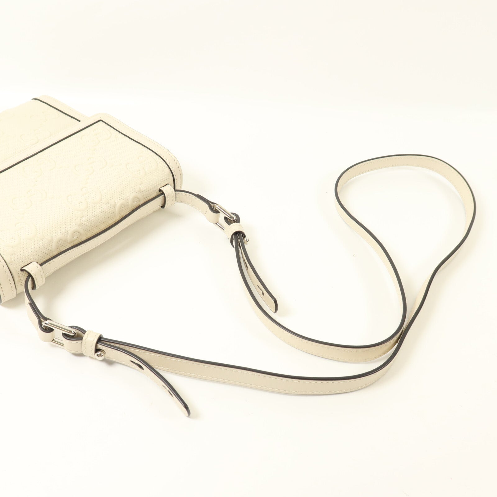 GUCCI 牛皮皮革GG Embossed Messenger肩背袋