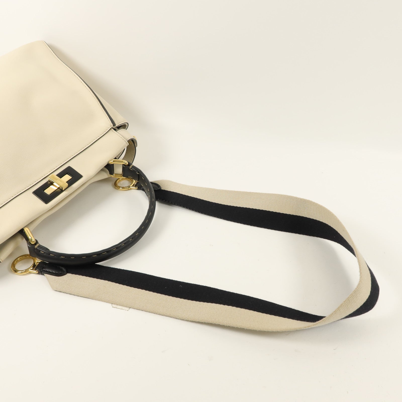 FENDI 牛皮皮革Peekaboo Medium手挽肩背兩用袋