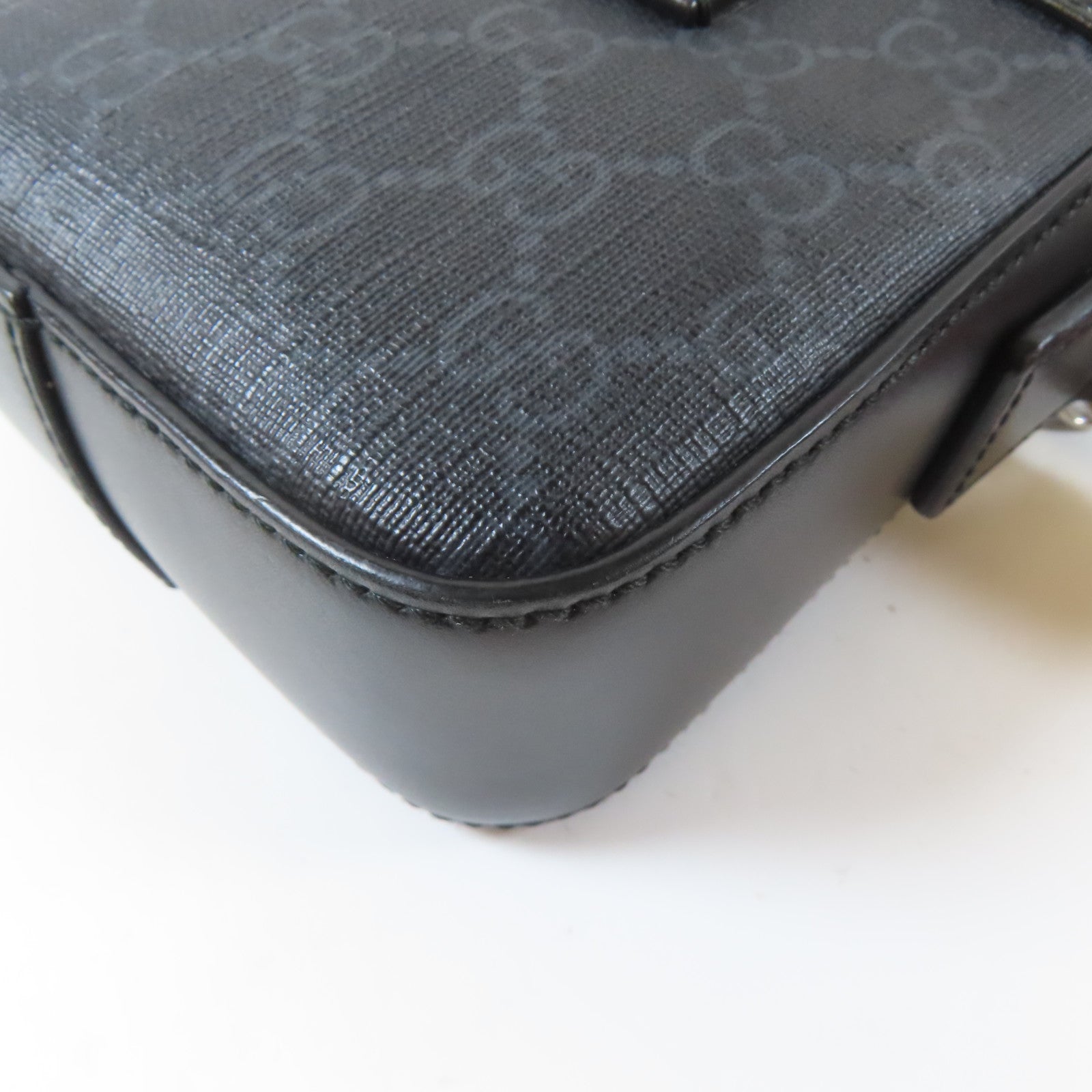 GUCCI 塗層帆布GG Supreme銀扣肩背袋黑色/灰色