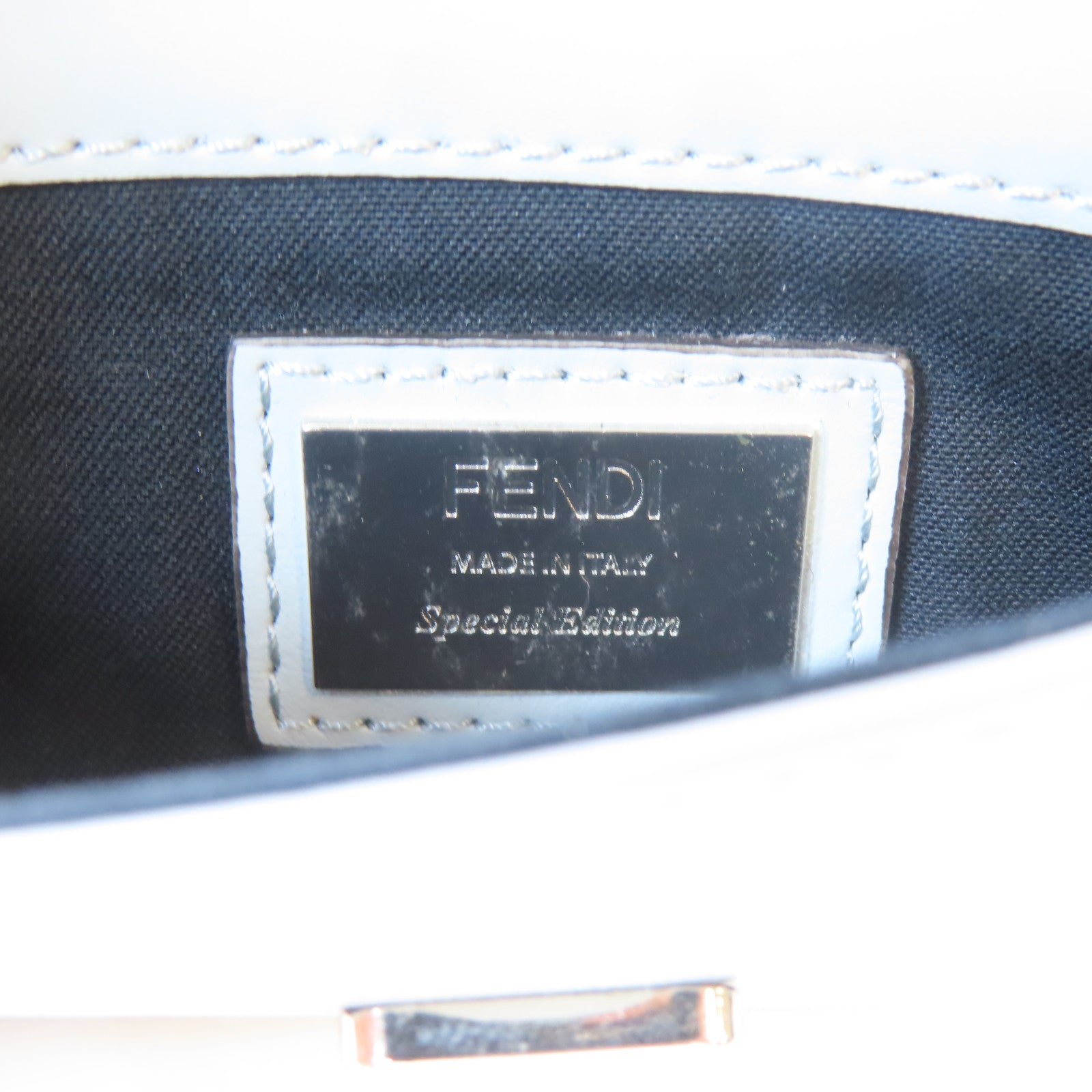 FENDI 【激減優惠】牛皮皮革"Fun Fair" Studded Logo WOC銀扣鏈帶肩背袋淺藍色