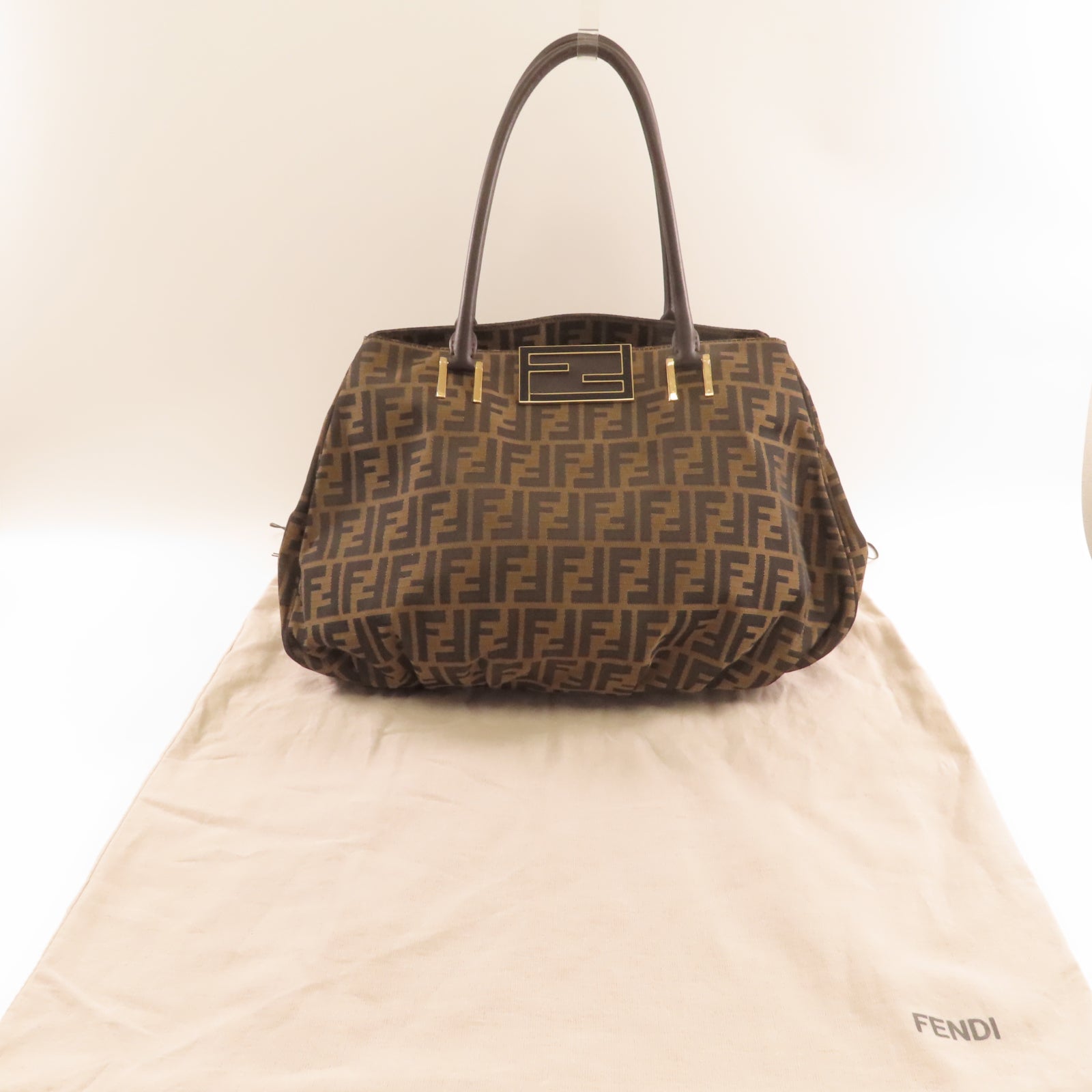 FENDI 帆布Shoulder Bag金扣肩背袋啡色