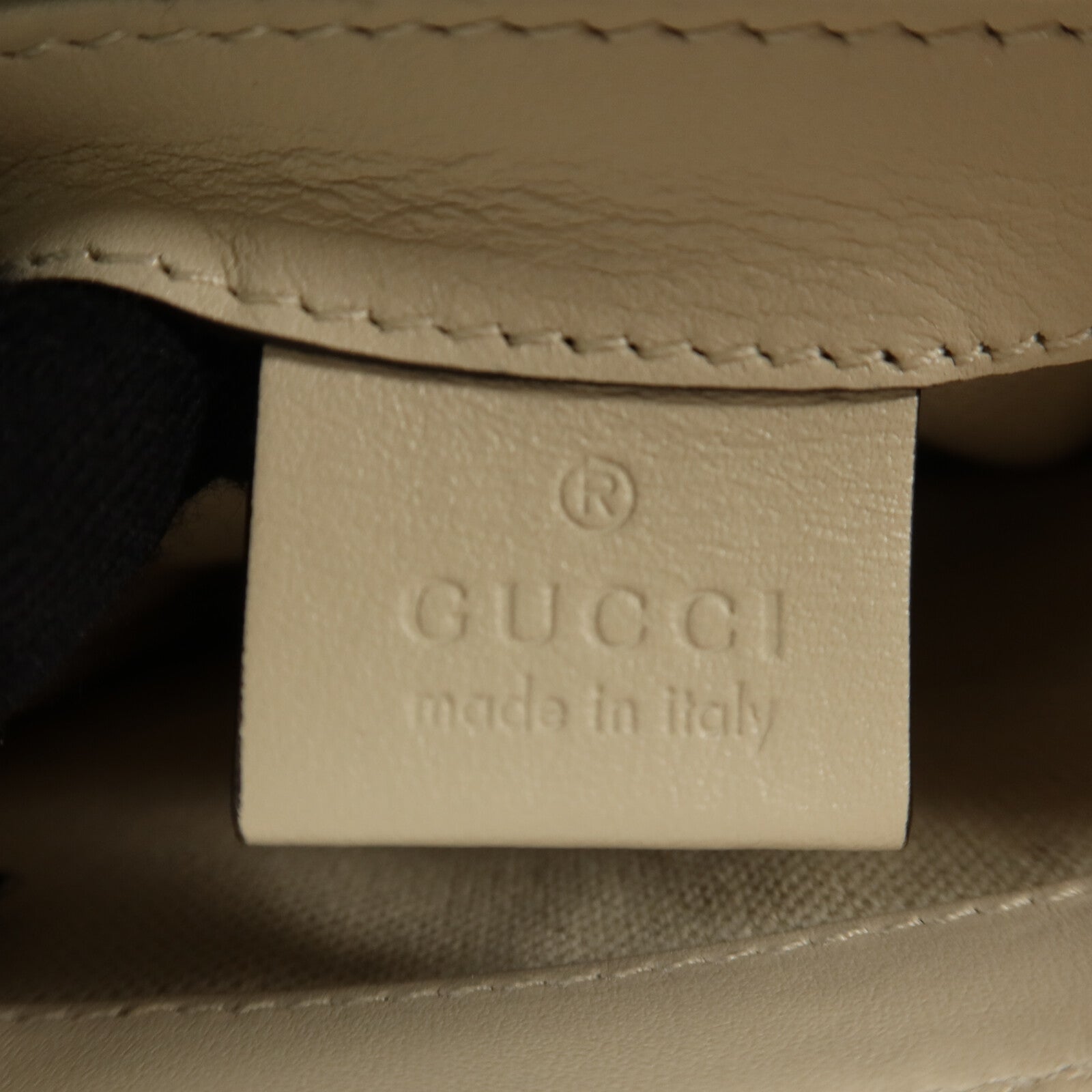 GUCCI 牛皮皮革GG Embossed Messenger肩背袋