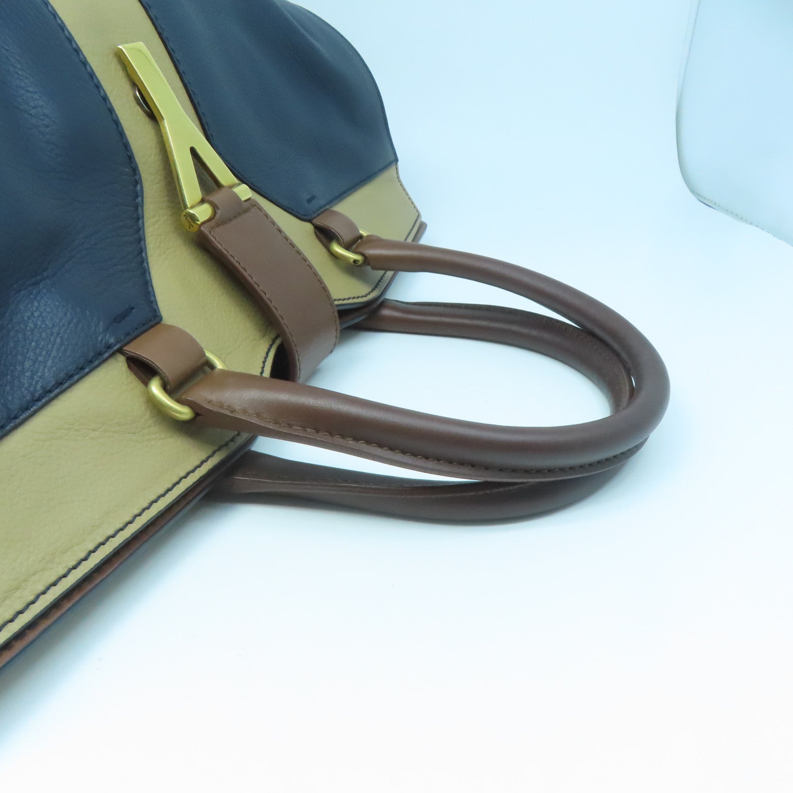 YVES SAINT LAURENT 牛皮皮革Hand Bag金扣手挽袋啡色/深蓝色