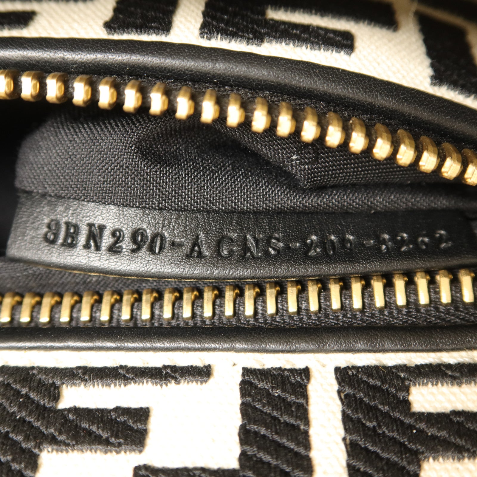 FENDI 牛皮皮革Peekaboo Medium手挽肩背兩用袋