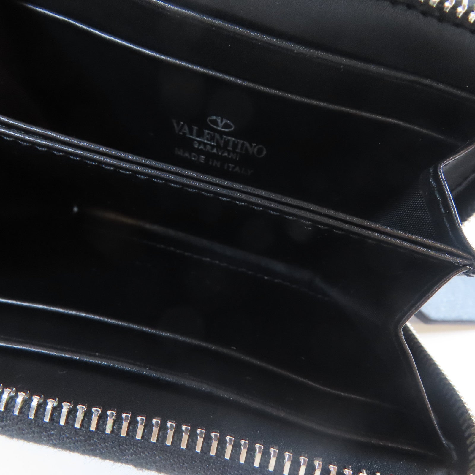 Valentino 牛皮皮革Wallet With Strap銀扣錢包黑色