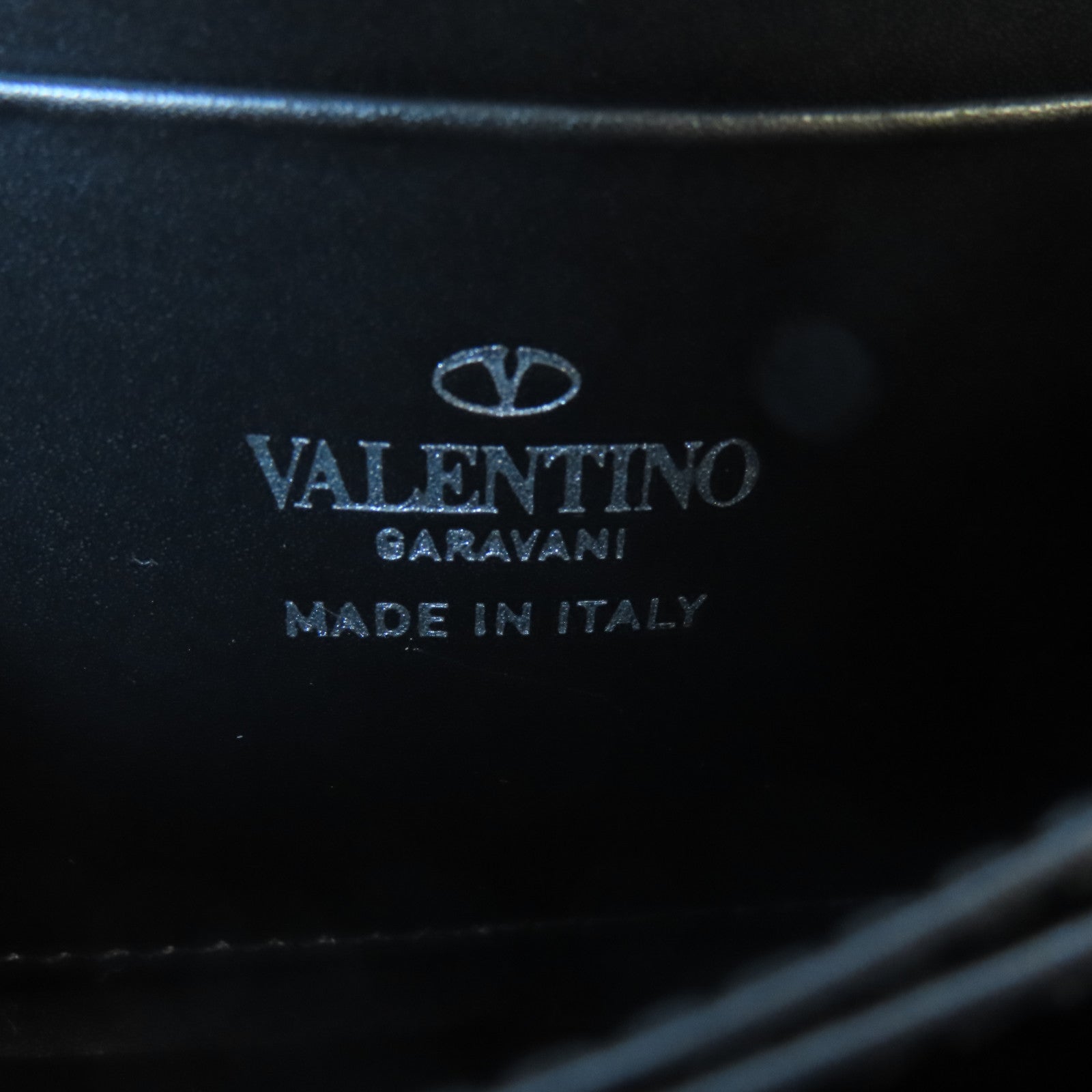 Valentino 牛皮皮革Wallet With Strap銀扣錢包黑色