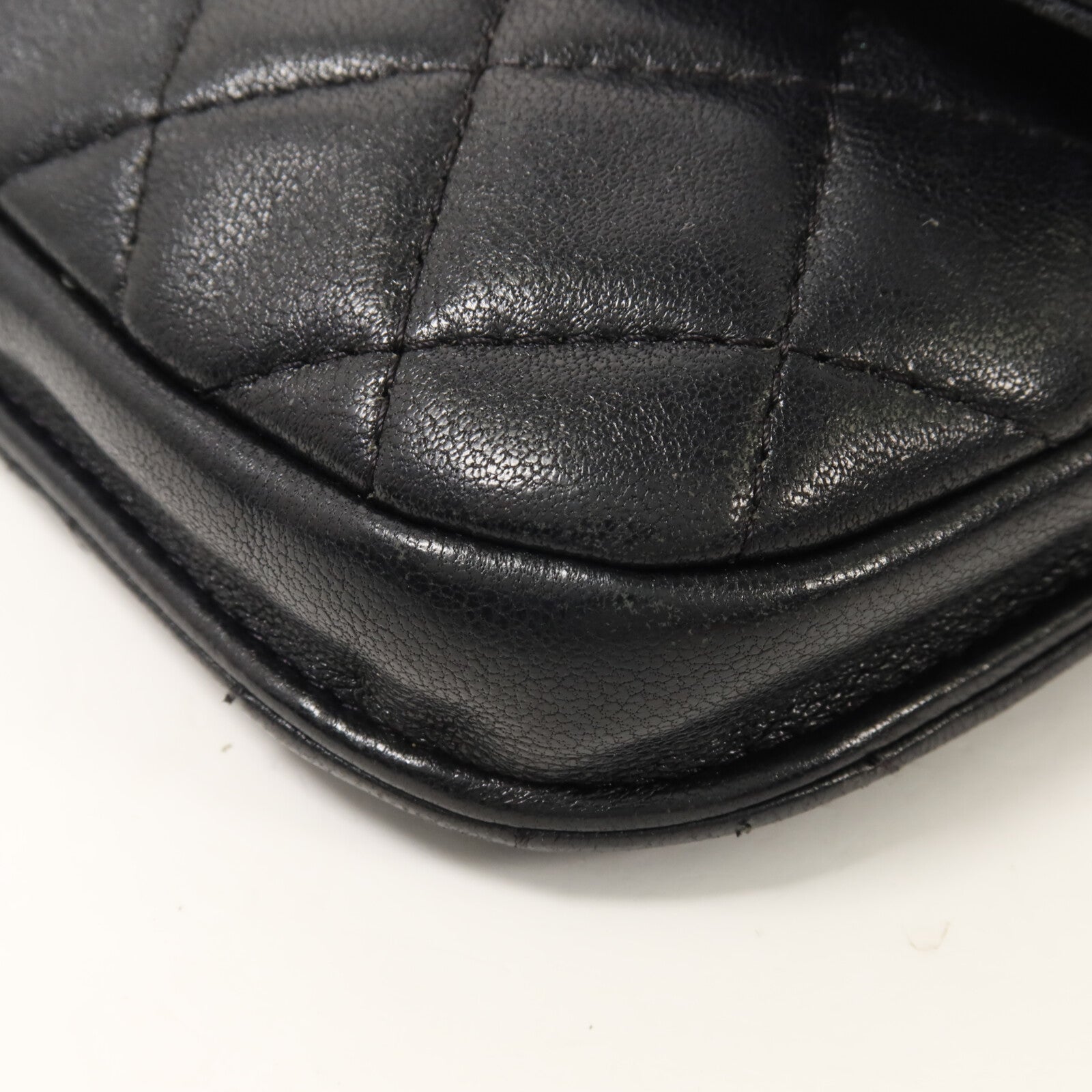 CHANEL 羊皮皮革Pearl Crush Waist Bag鏈帶肩背袋