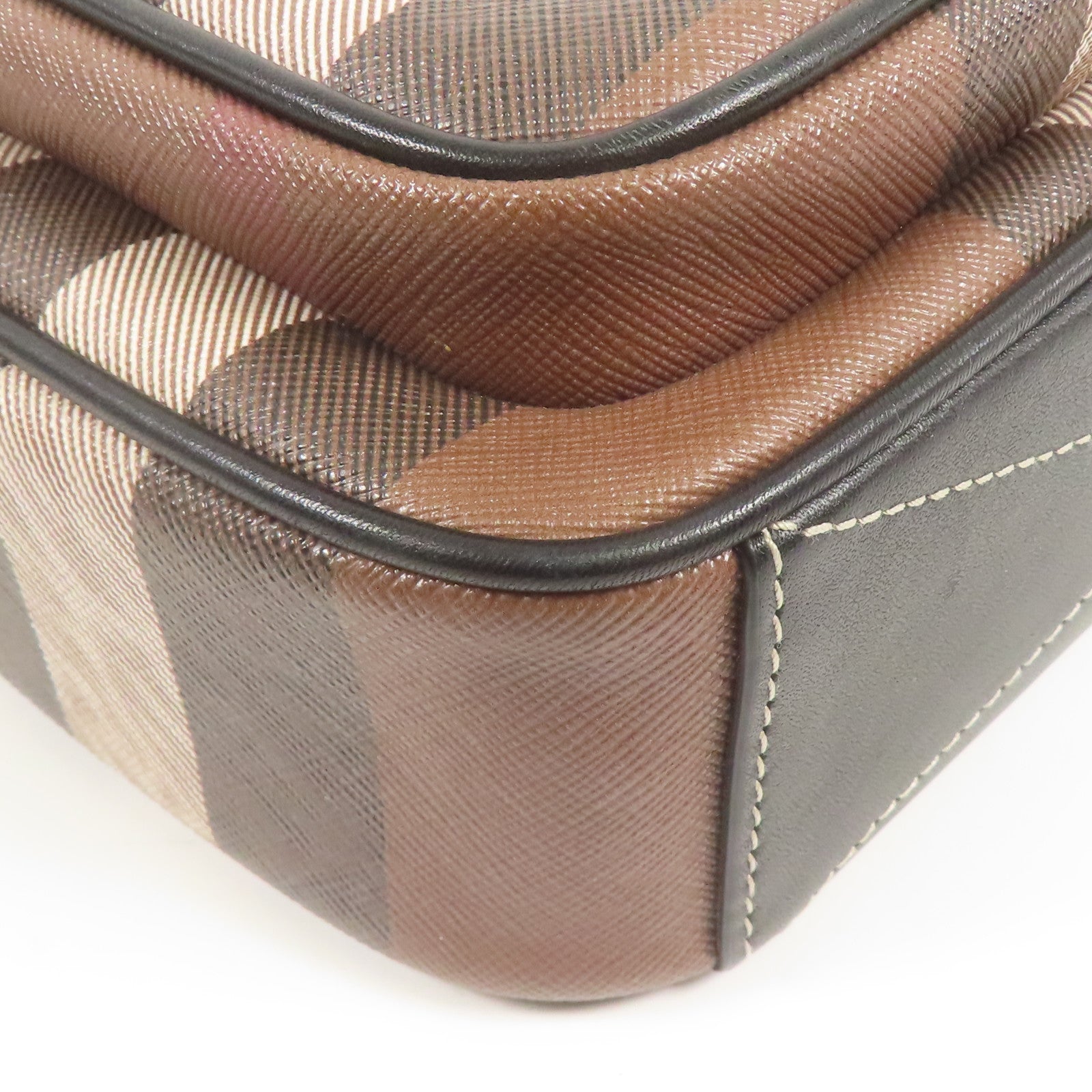 BURBERRY 塗層帆布Shoulder Bag銀扣肩背袋