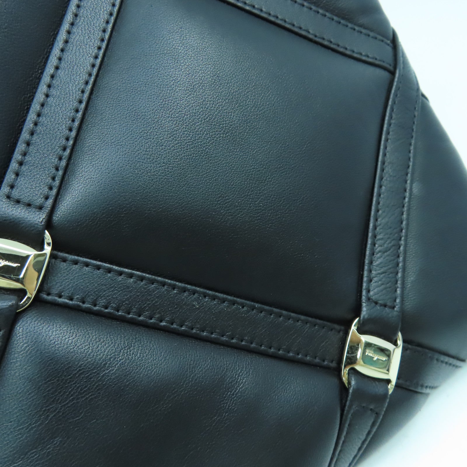 Salvatore Ferragamo 【激減優惠】牛皮皮革Clutch Bag金扣手拿包黑色
