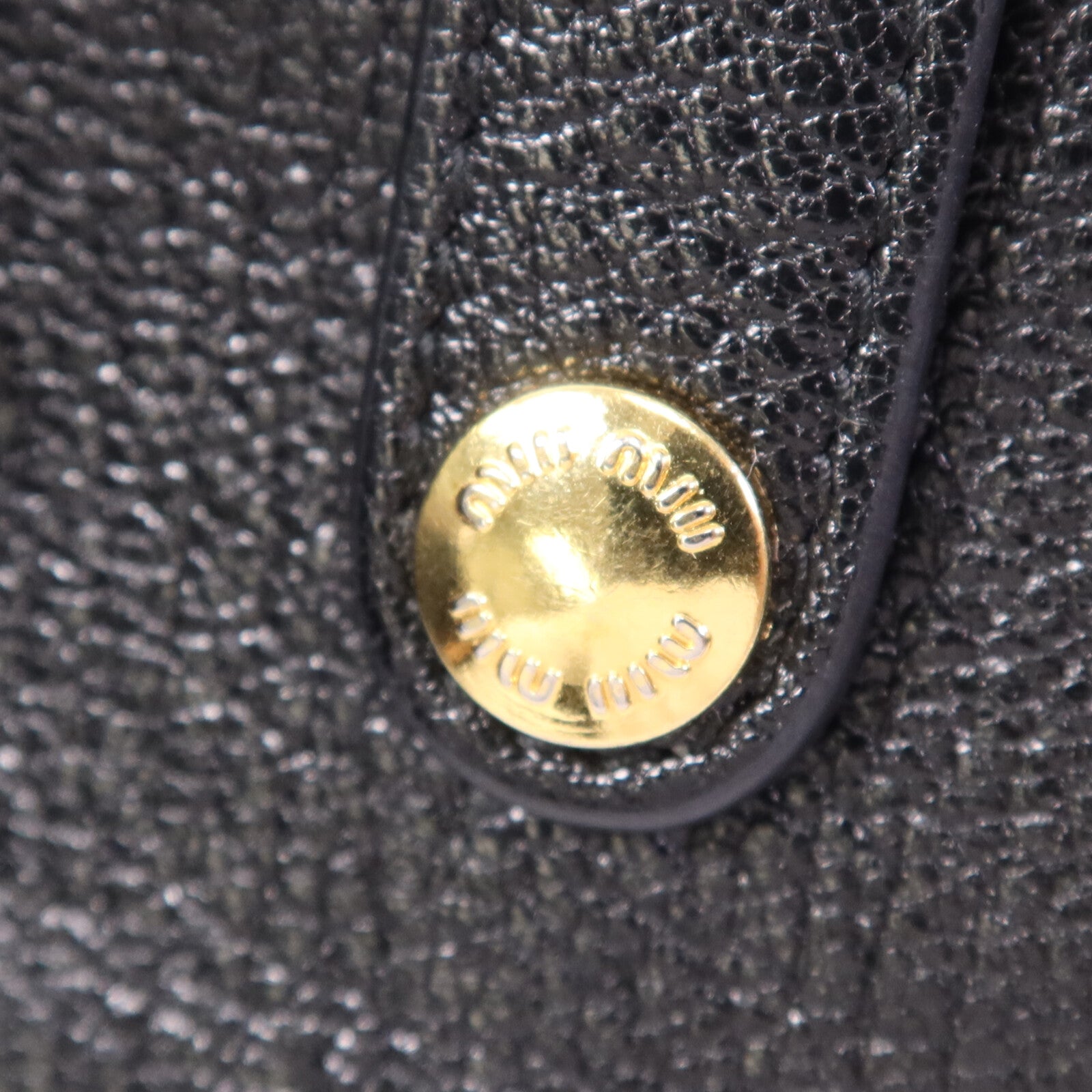 Miu Miu 牛皮皮革Card Case金扣卡片套