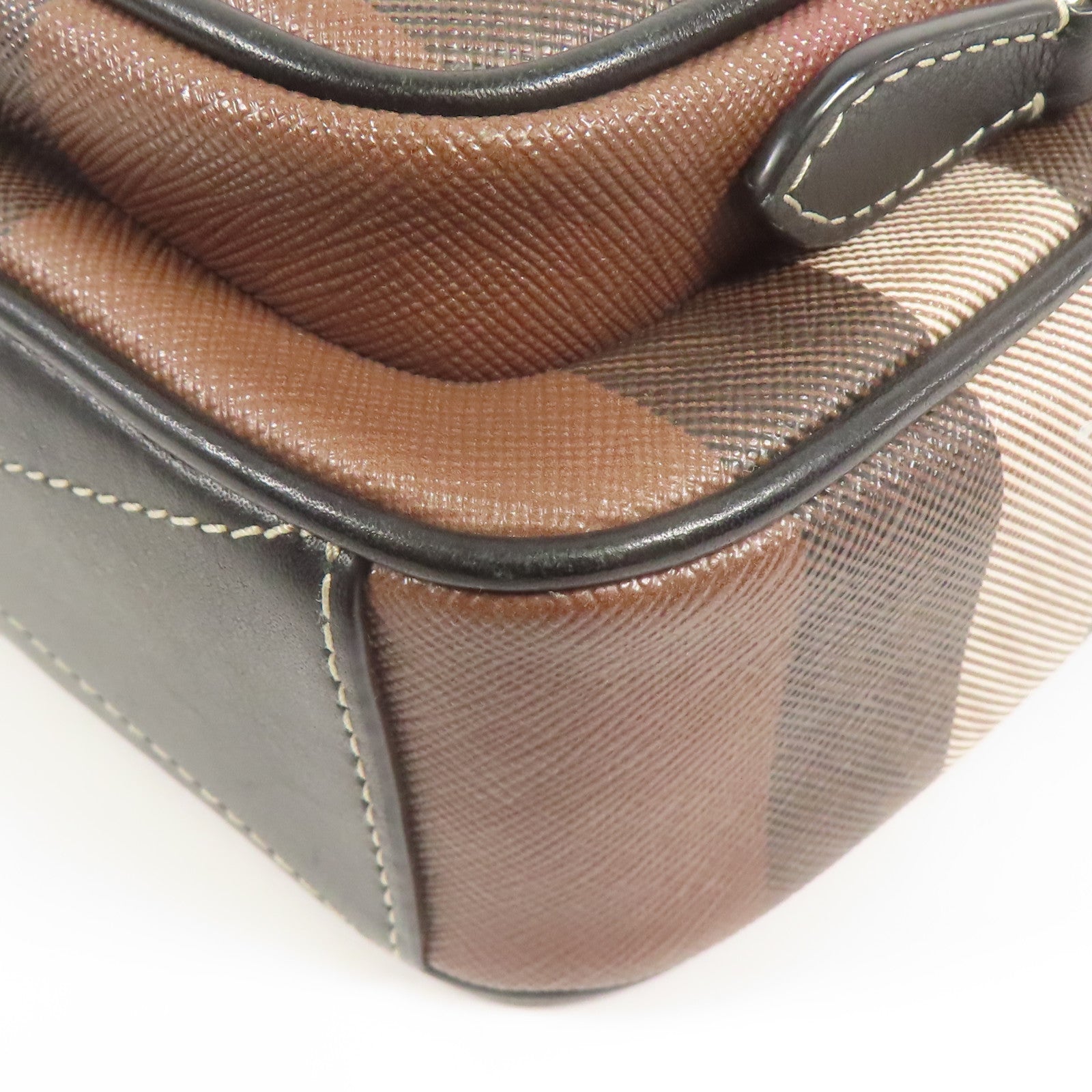 BURBERRY 塗層帆布Shoulder Bag銀扣肩背袋