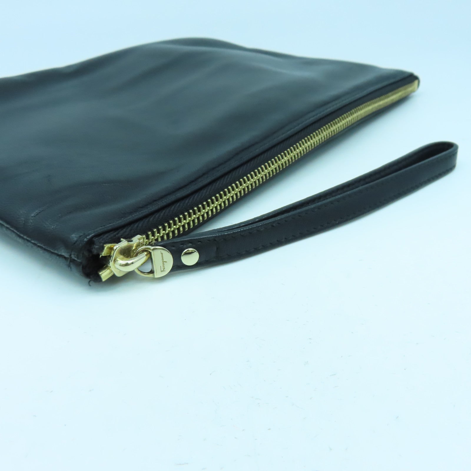 Salvatore Ferragamo 【激減優惠】牛皮皮革Clutch Bag金扣手拿包黑色