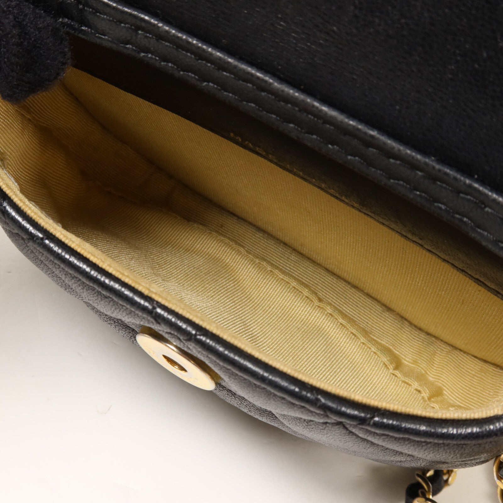 CHANEL 羊皮皮革Pearl Crush Waist Bag鏈帶肩背袋