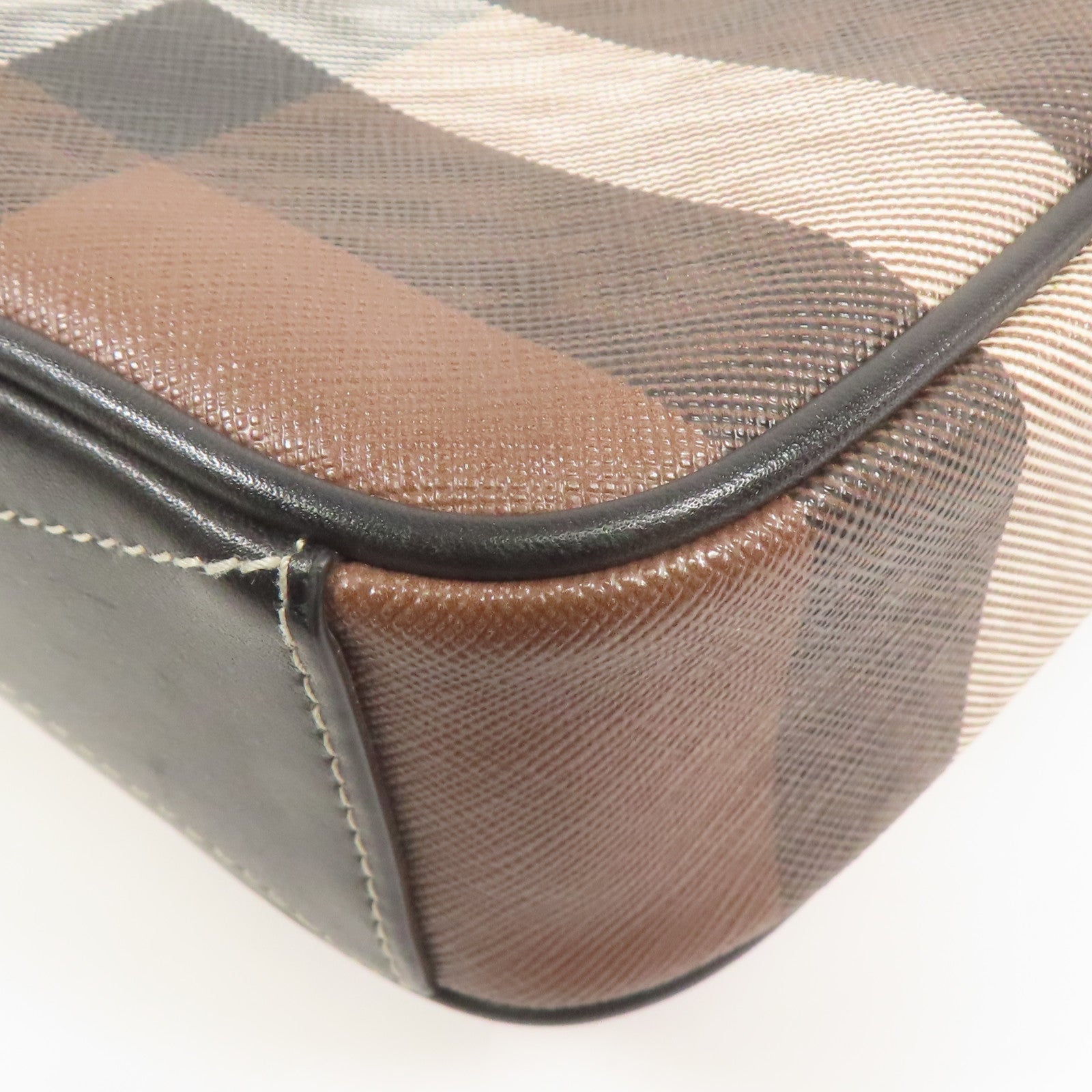 BURBERRY 塗層帆布Shoulder Bag銀扣肩背袋