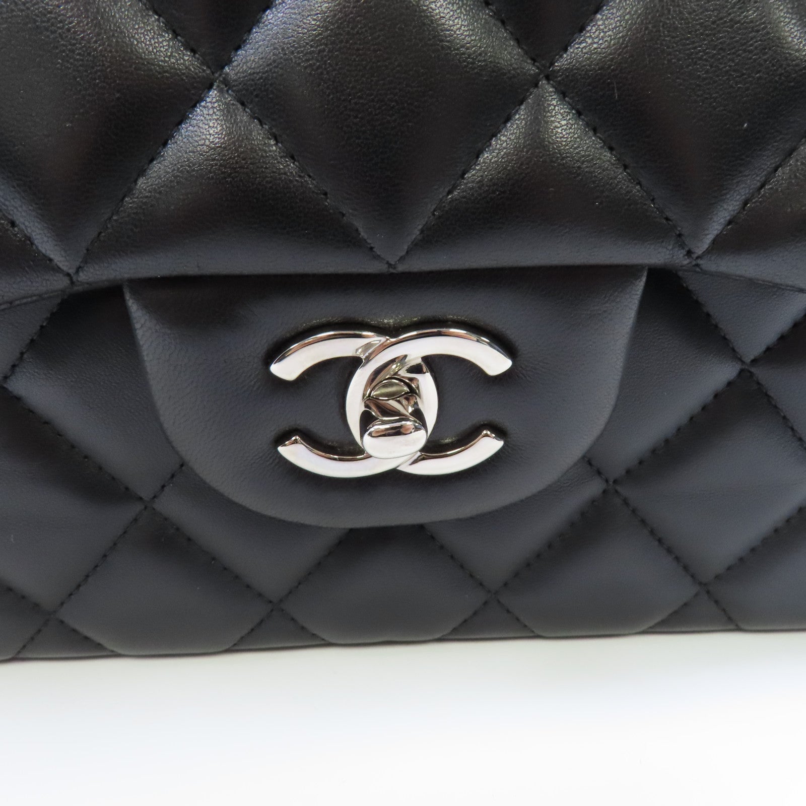 CHANEL 【激減優惠】菱格羊皮皮革Classic Jumbo銀扣鏈帶肩背袋黑色