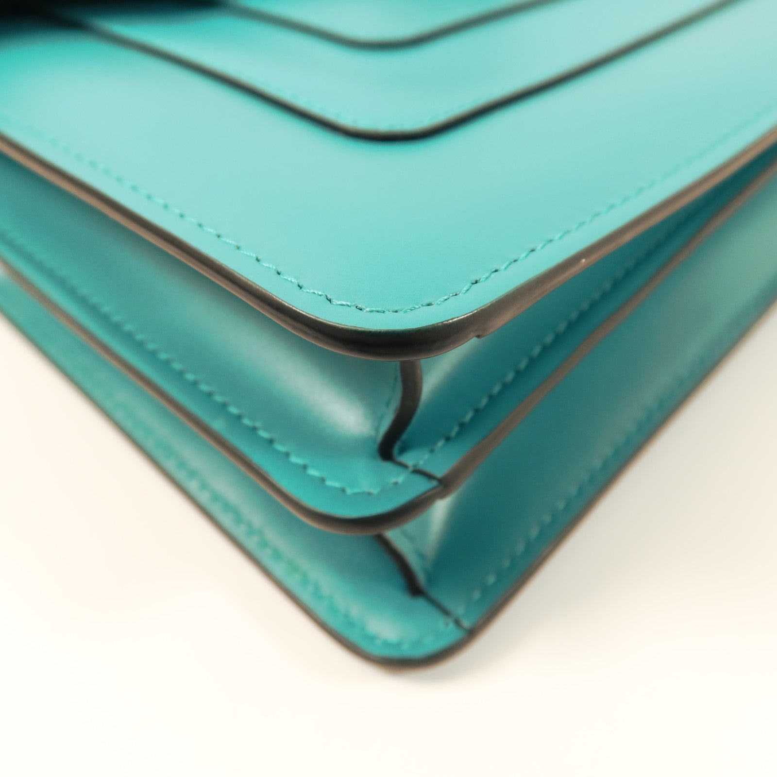 BVLGARI 牛皮皮革Serpenti Forever金扣鏈帶肩背袋