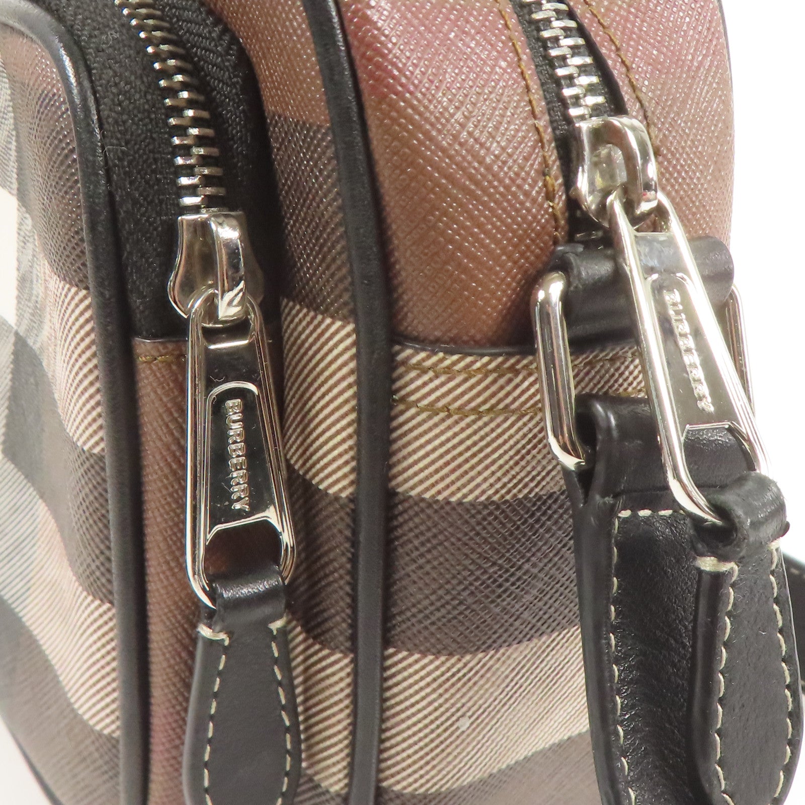 BURBERRY 塗層帆布Shoulder Bag銀扣肩背袋