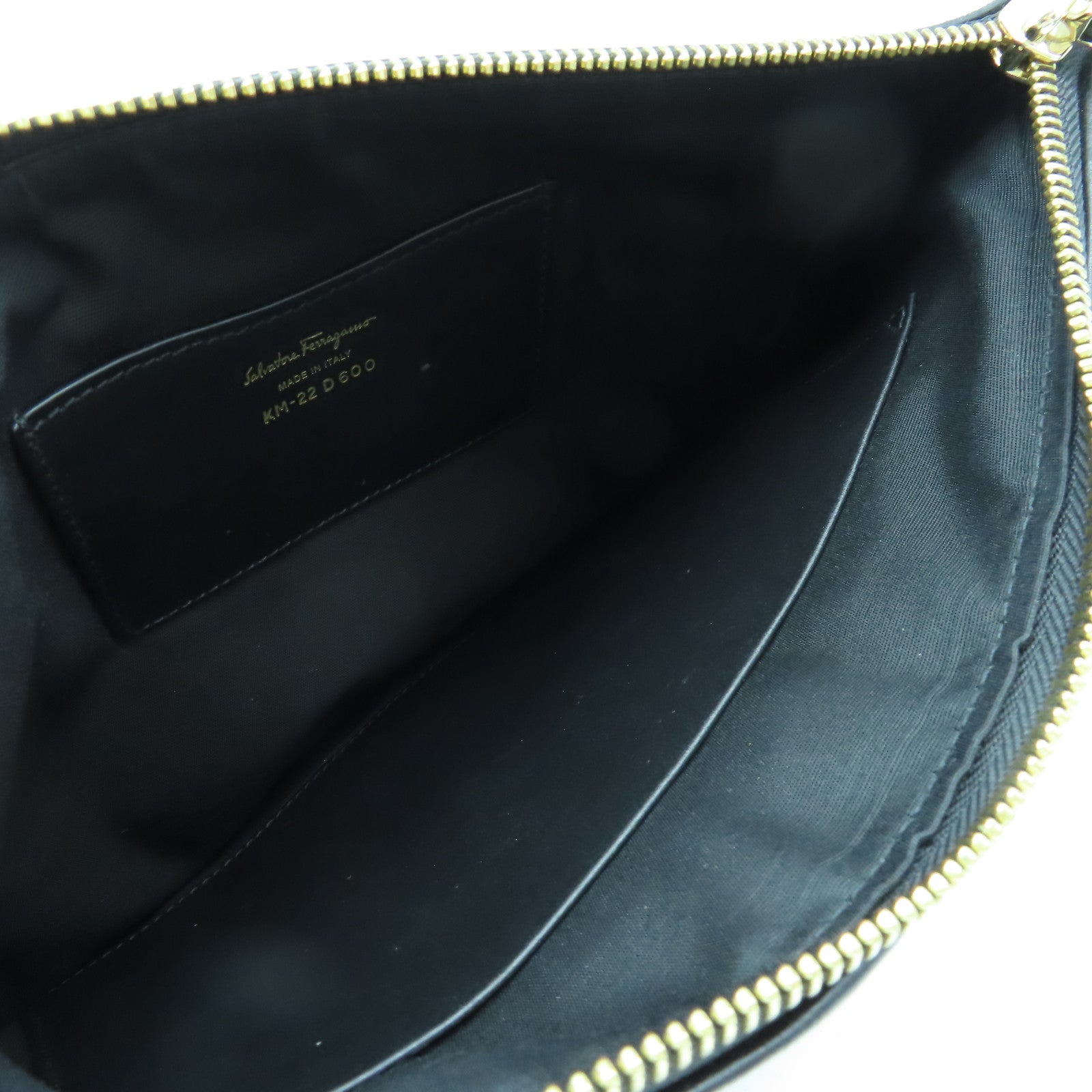 Salvatore Ferragamo 【激減優惠】牛皮皮革Clutch Bag金扣手拿包黑色