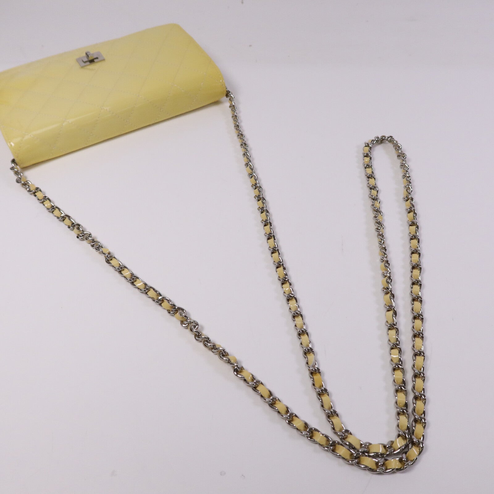 CHANEL 漆皮皮革WOC Wallet On Chain銀扣鏈帶肩背袋