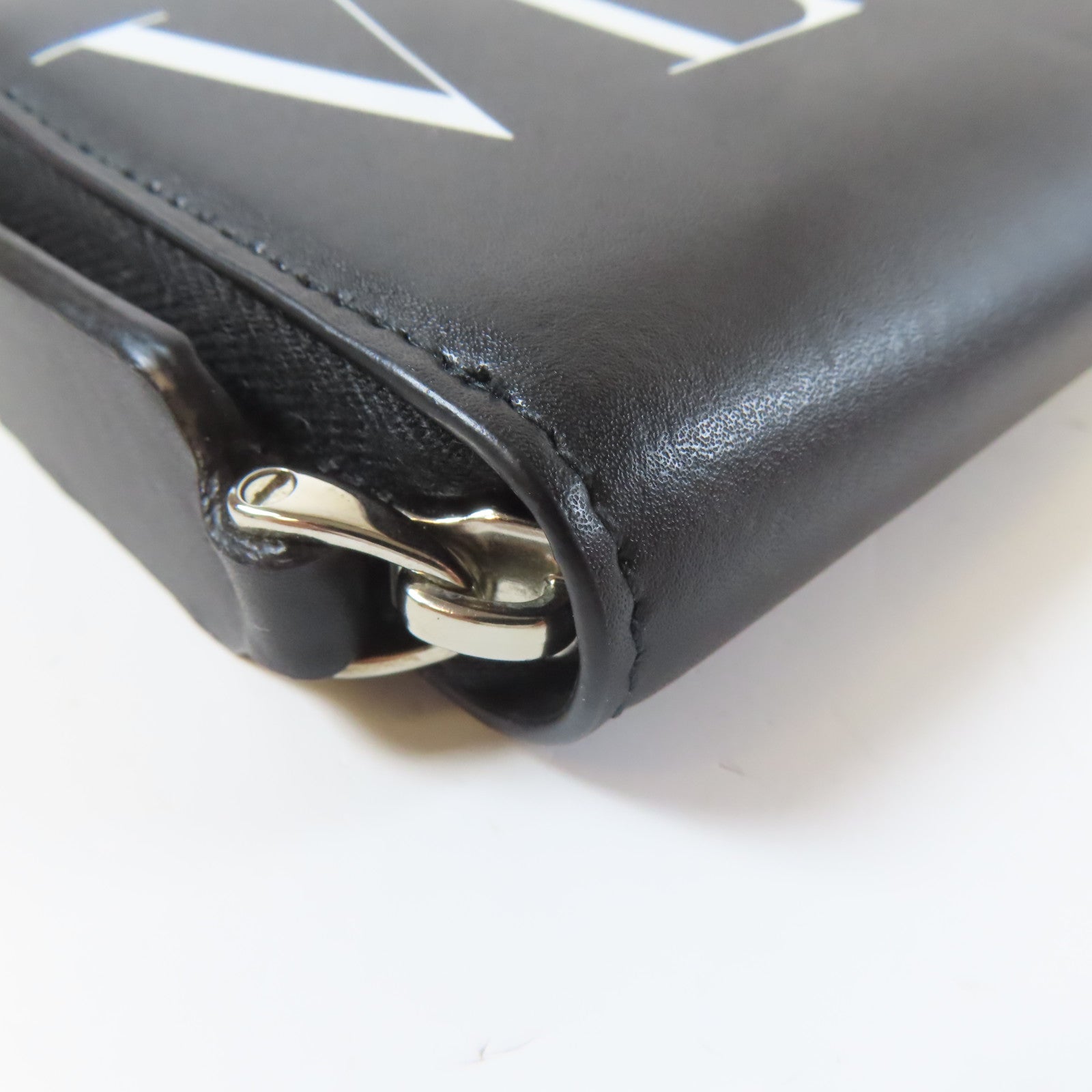 Valentino 牛皮皮革Wallet With Strap銀扣錢包黑色