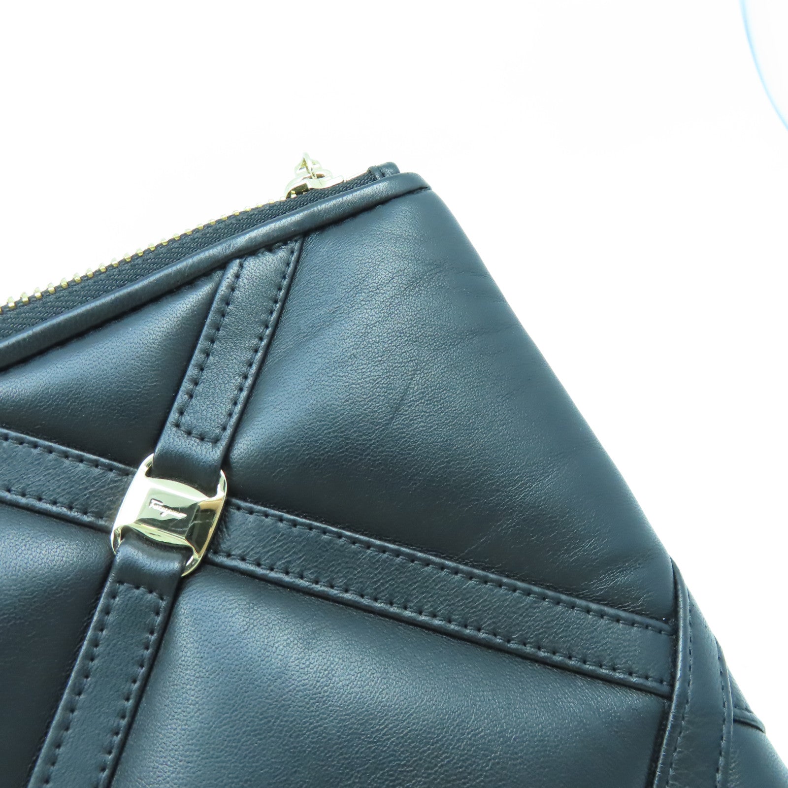Salvatore Ferragamo 【激減優惠】牛皮皮革Clutch Bag金扣手拿包黑色
