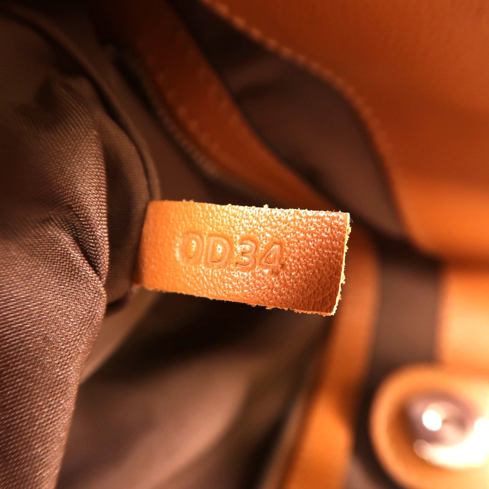 TOD'S 牛皮皮革Tote Bag銀扣肩背袋