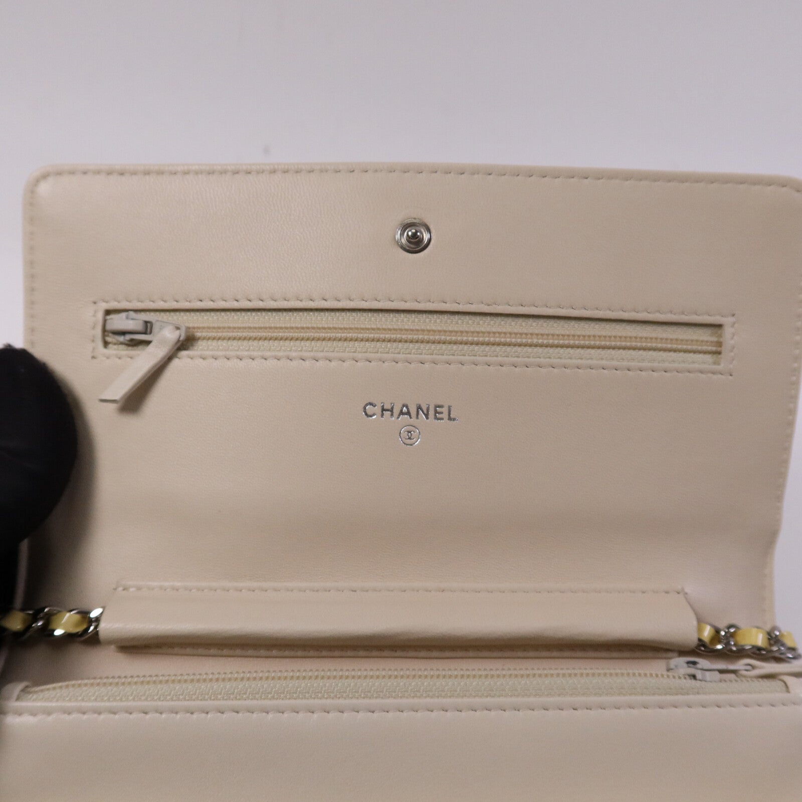 CHANEL 漆皮皮革WOC Wallet On Chain銀扣鏈帶肩背袋