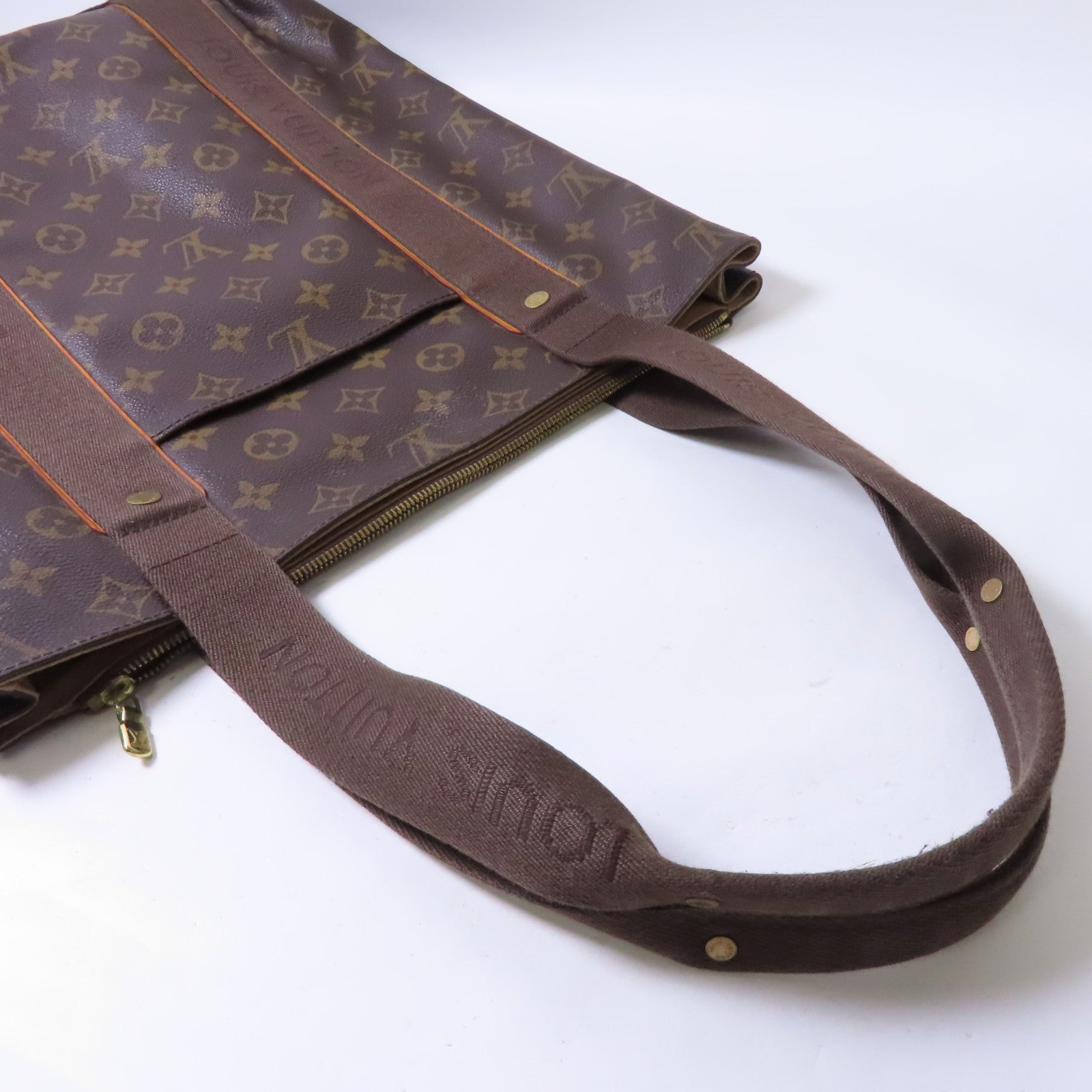 LOUIS VUITTON 【激減優惠】Monogram Beaubourg金扣手挽袋啡色