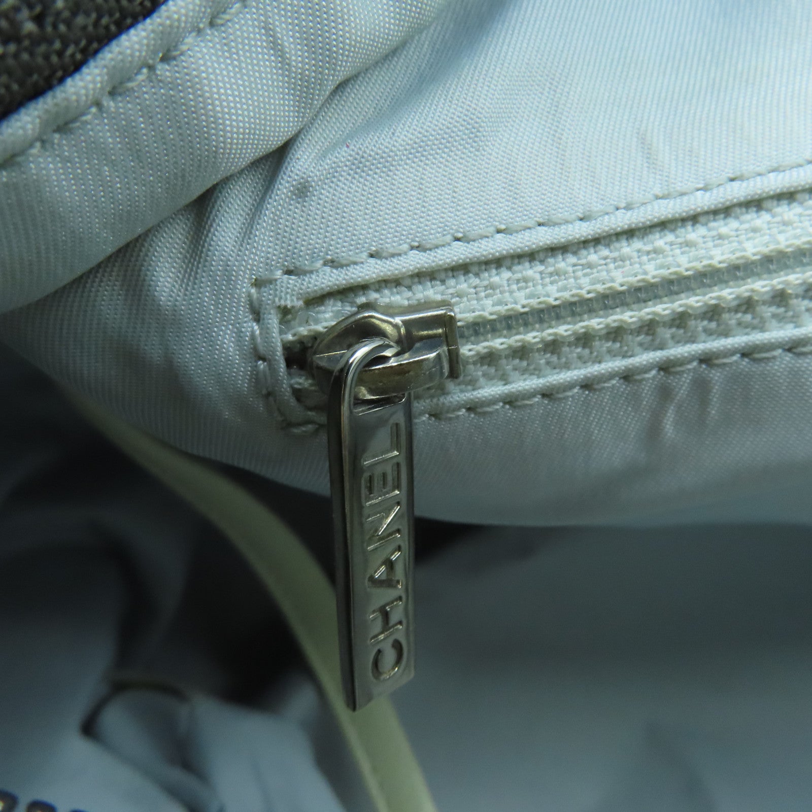 CHANEL 菱格帆布/塗層帆布Shoulder Bag銀扣肩背袋白色/銀色