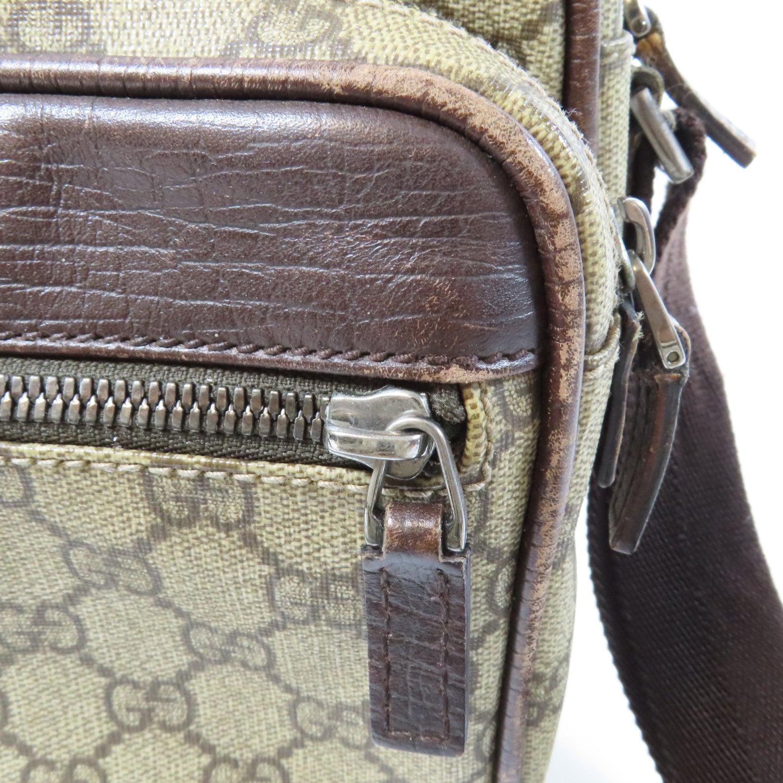 GUCCI 塗層帆布GG Supreme銀扣肩背袋啡色