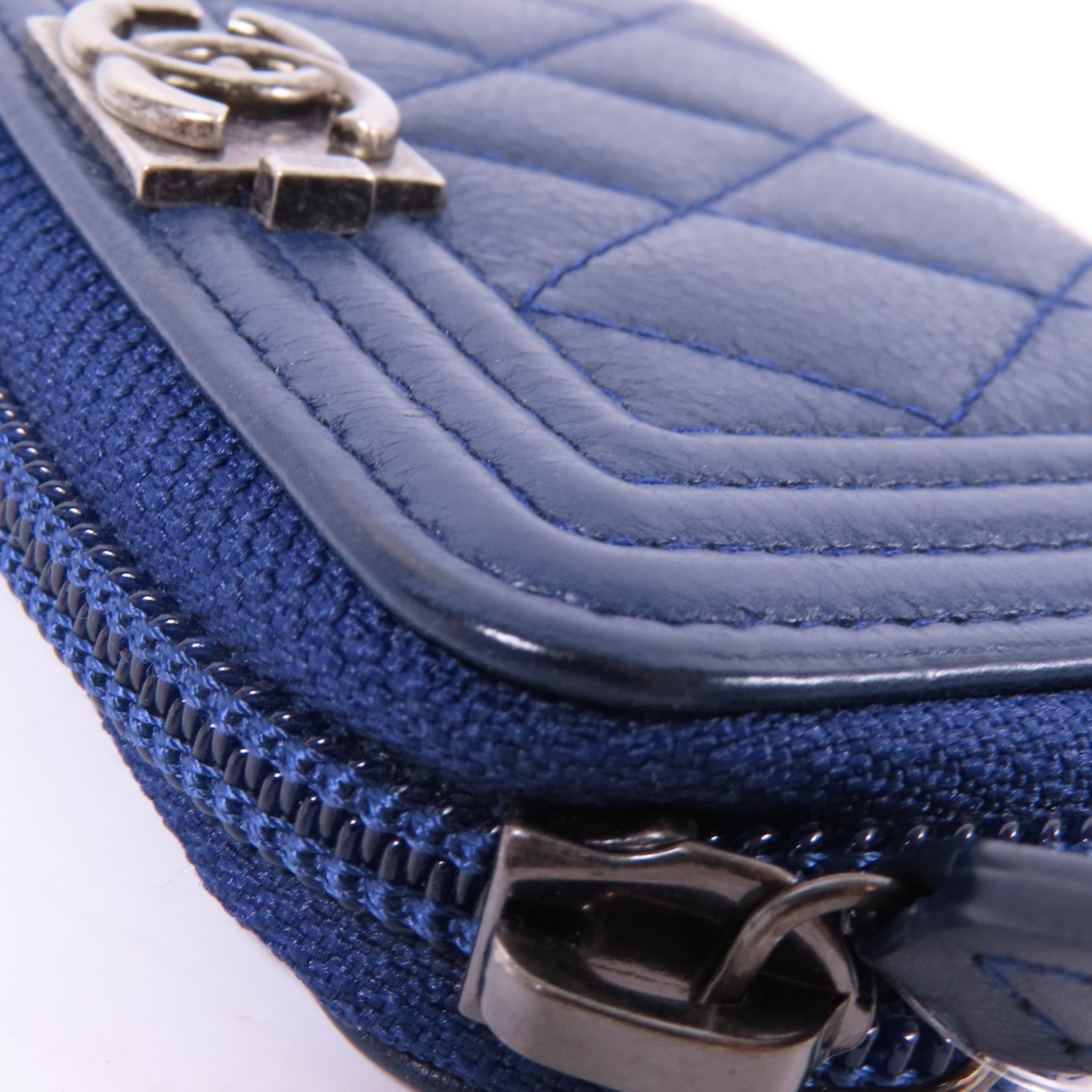 CHANEL 牛皮皮革Boy Card Case銀扣卡片套